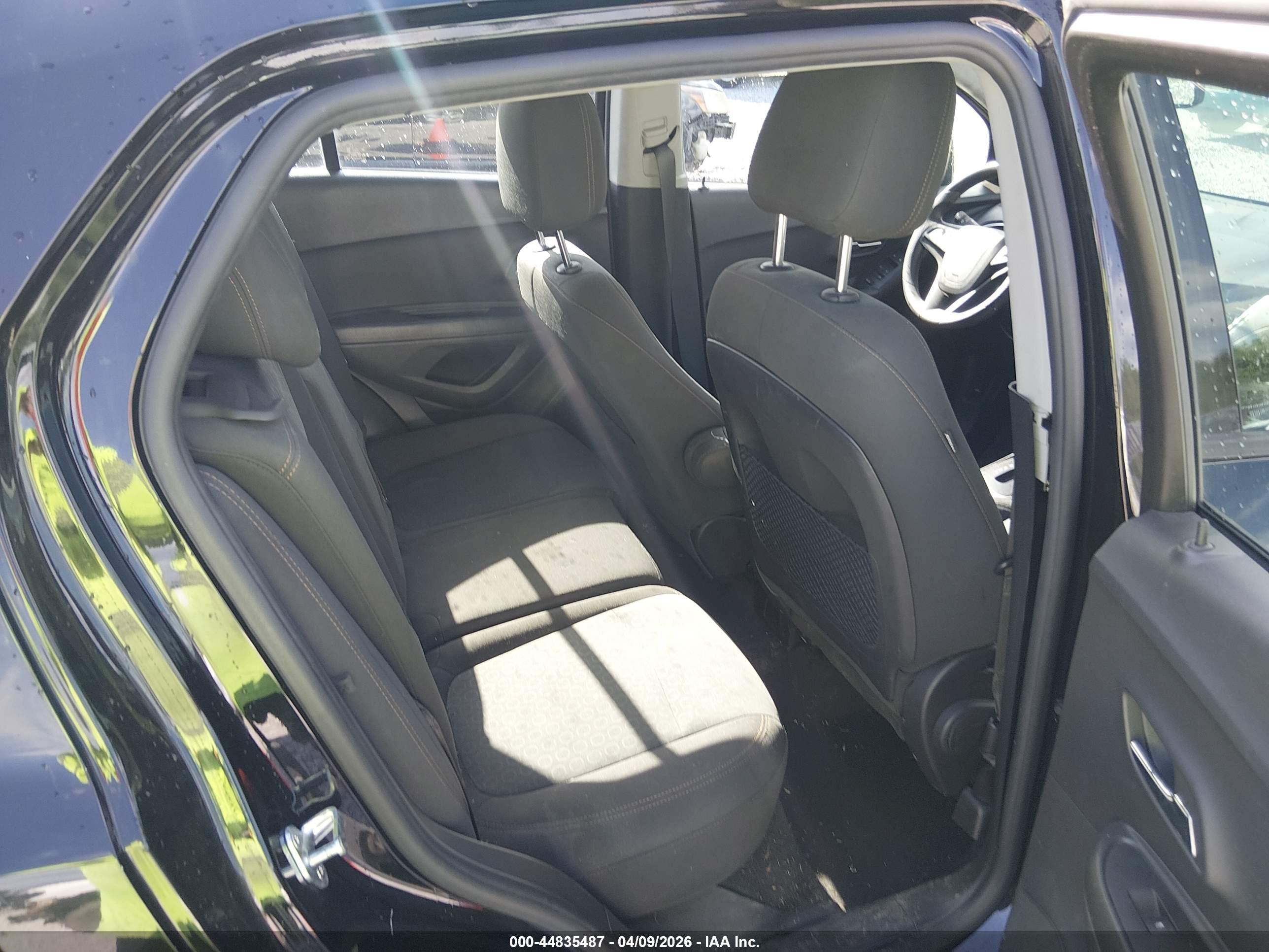 CHEVROLET TRAX image 8