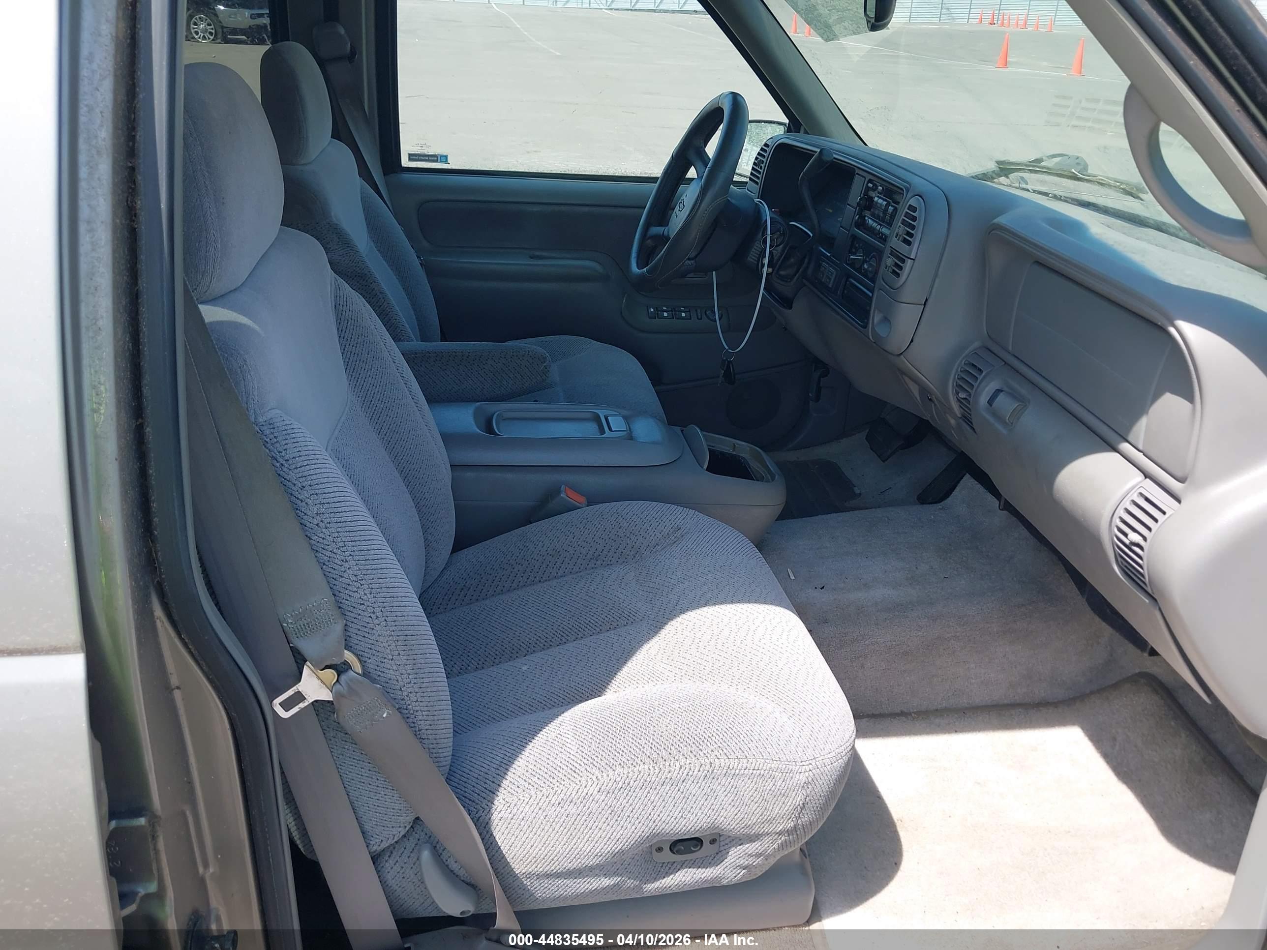 CHEVROLET SUBURBAN image 5