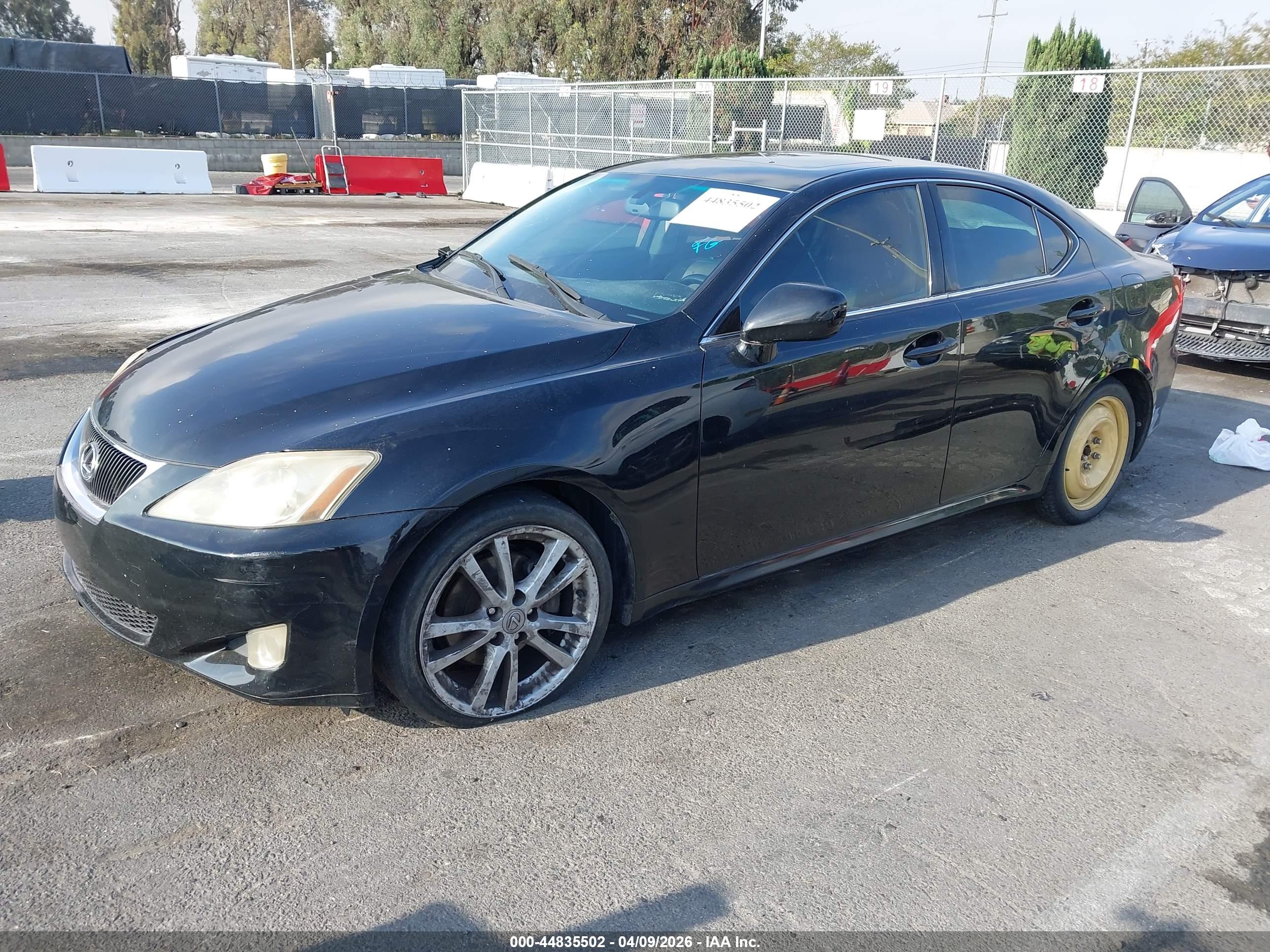 LEXUS IS image 2