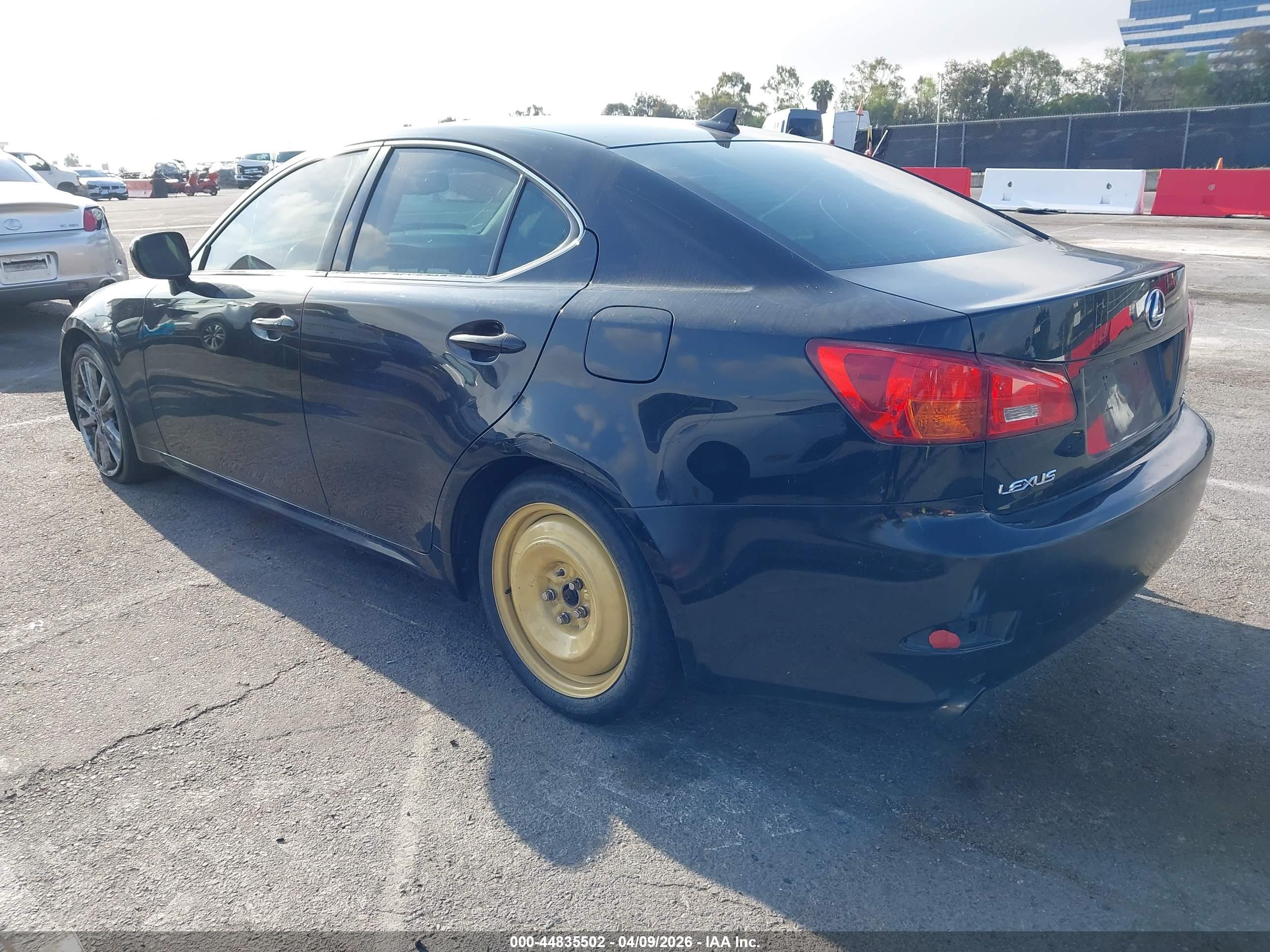 LEXUS IS image 3
