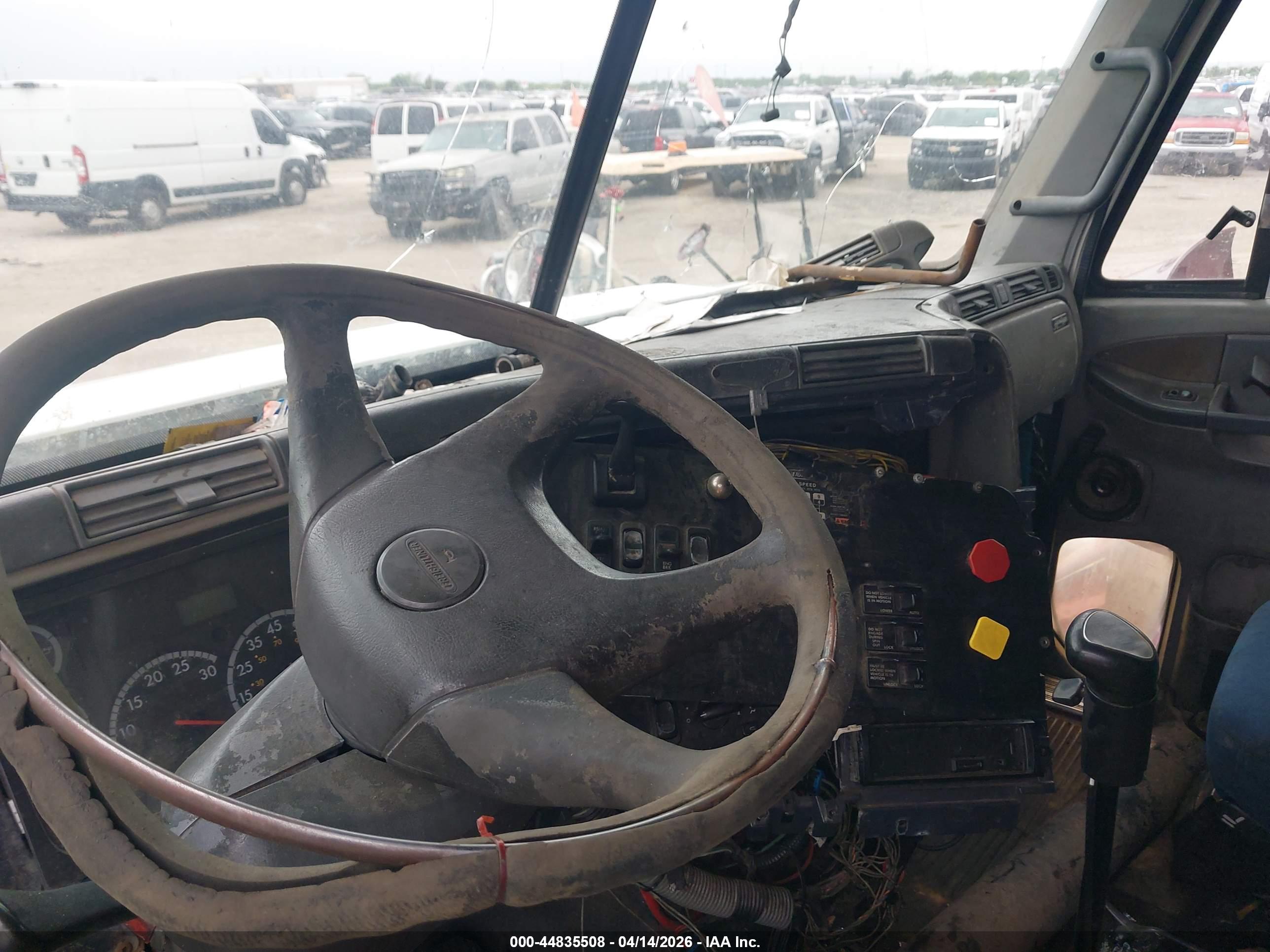 FREIGHTLINER CONVENTIONAL image 8