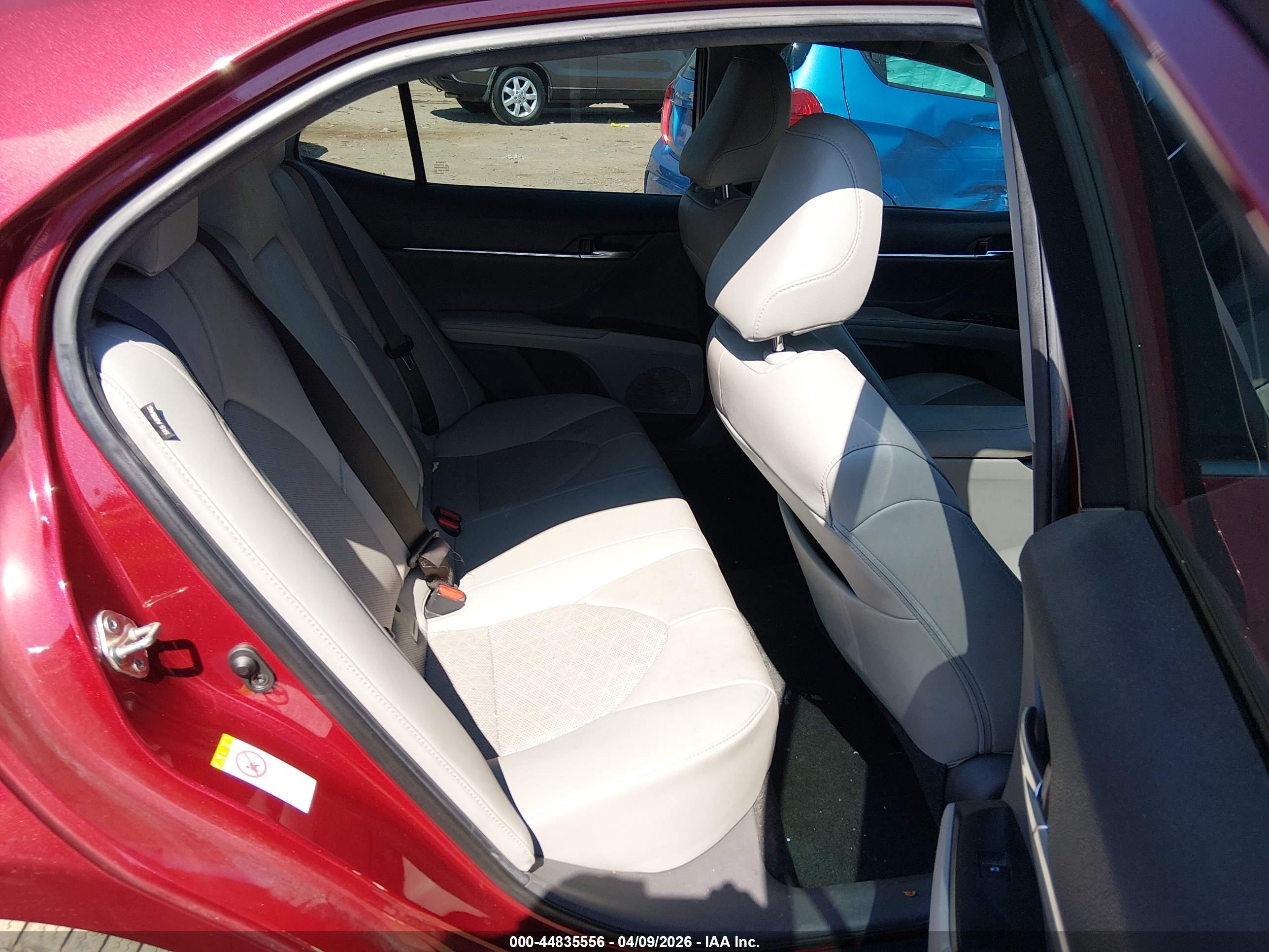 TOYOTA CAMRY image 8