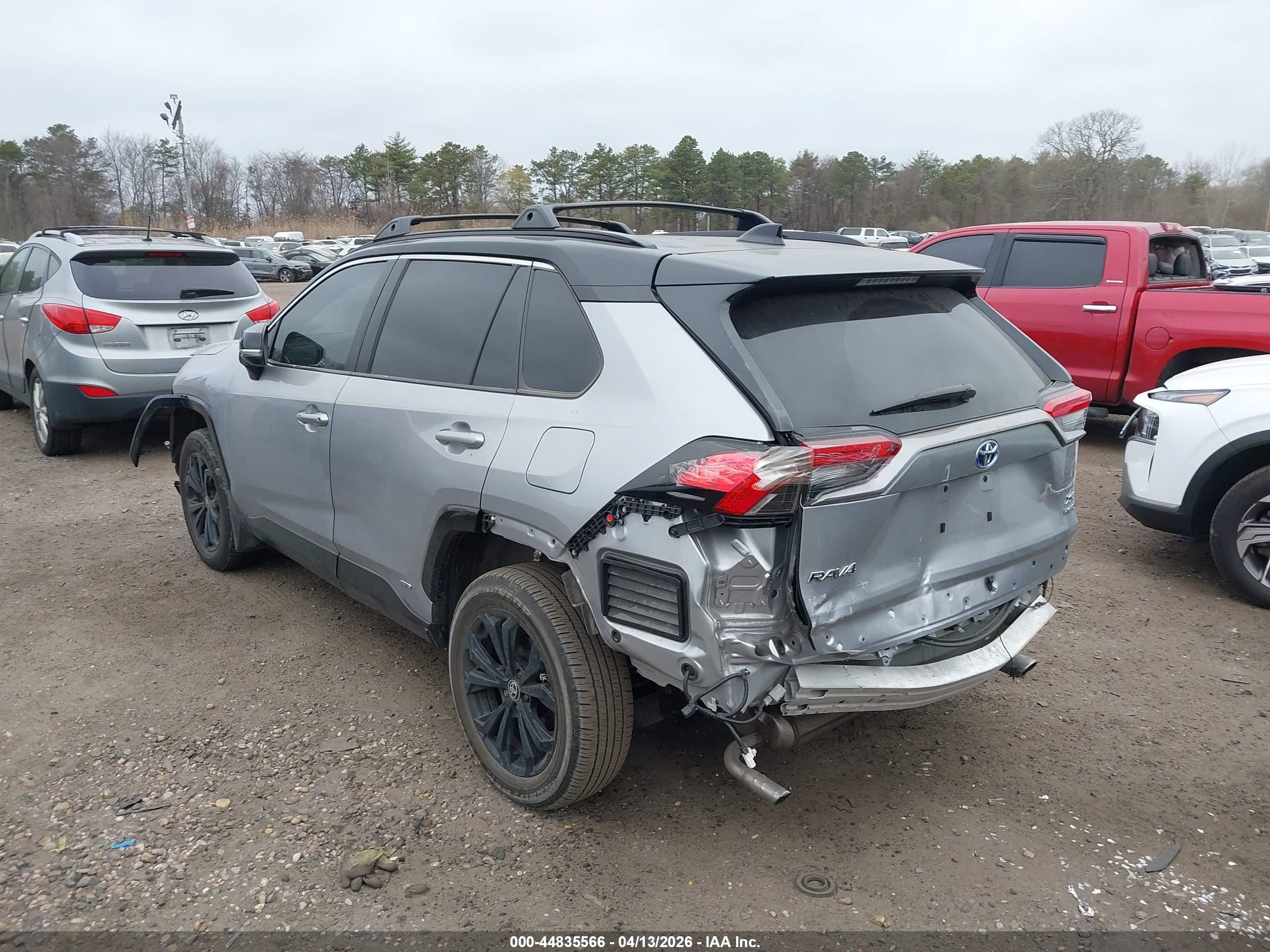 TOYOTA RAV4 image 3