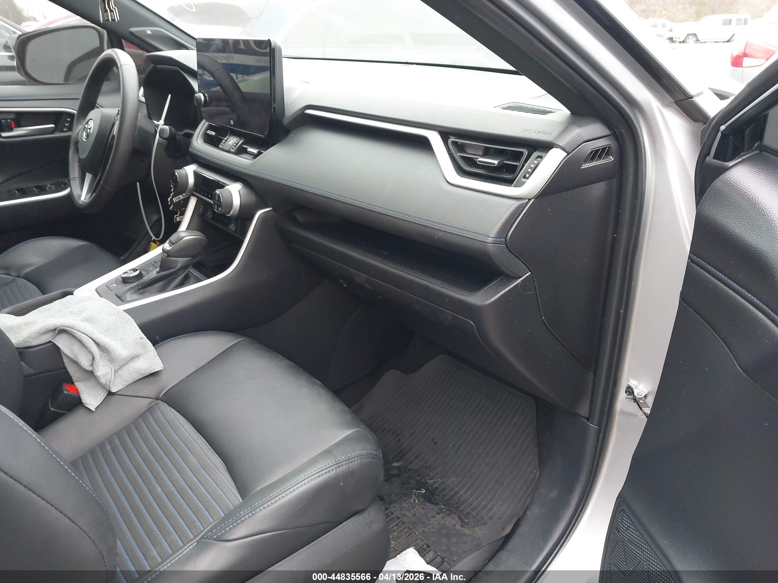 TOYOTA RAV4 image 5