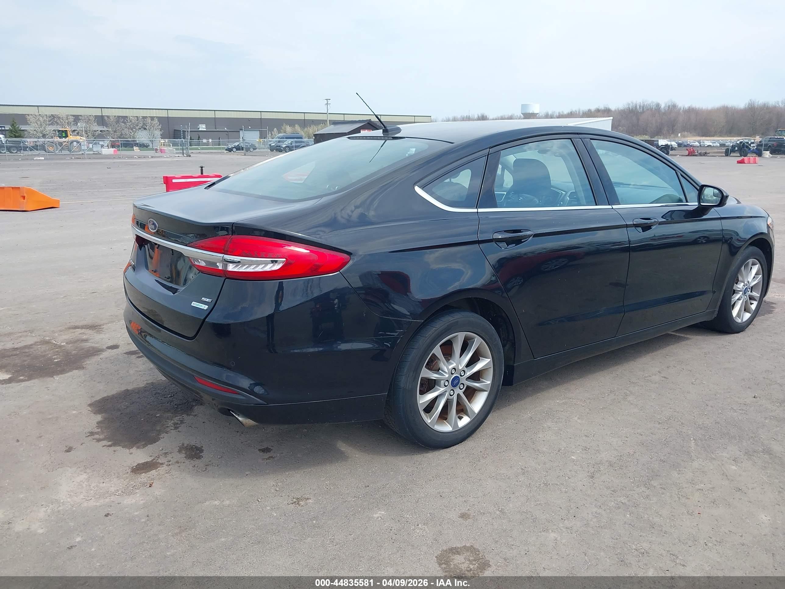 FORD FUSION image 4