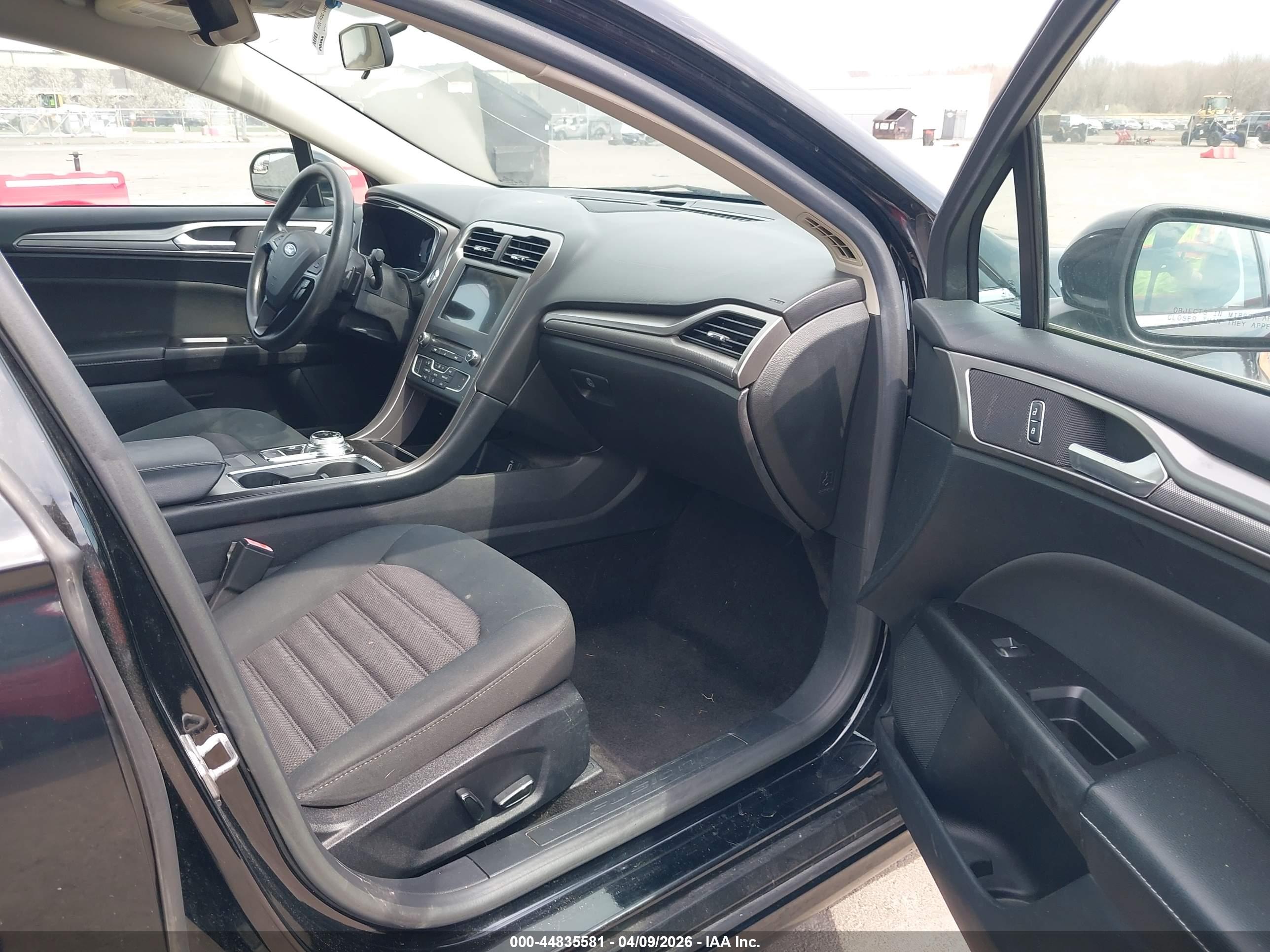 FORD FUSION image 5