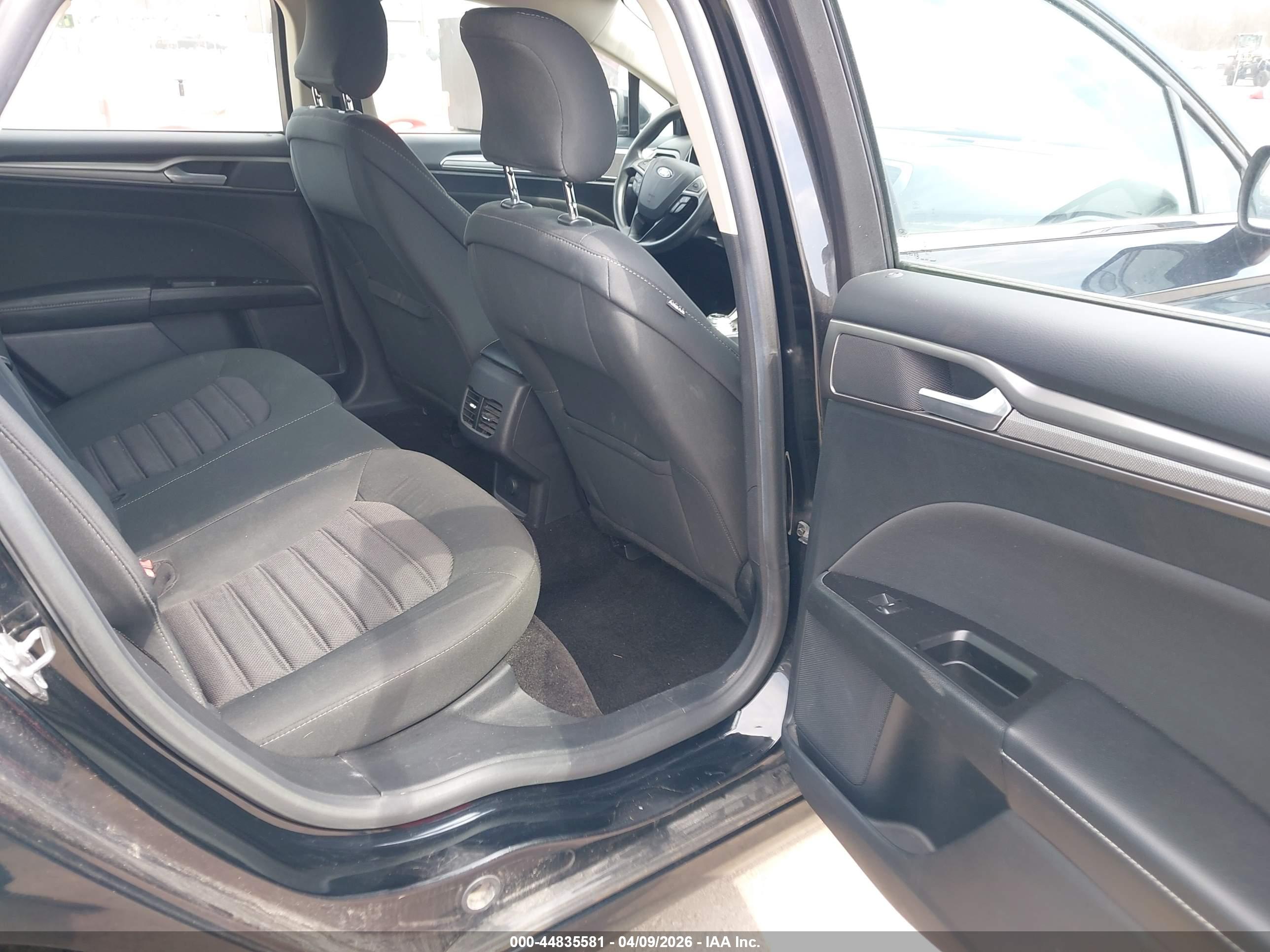 FORD FUSION image 8