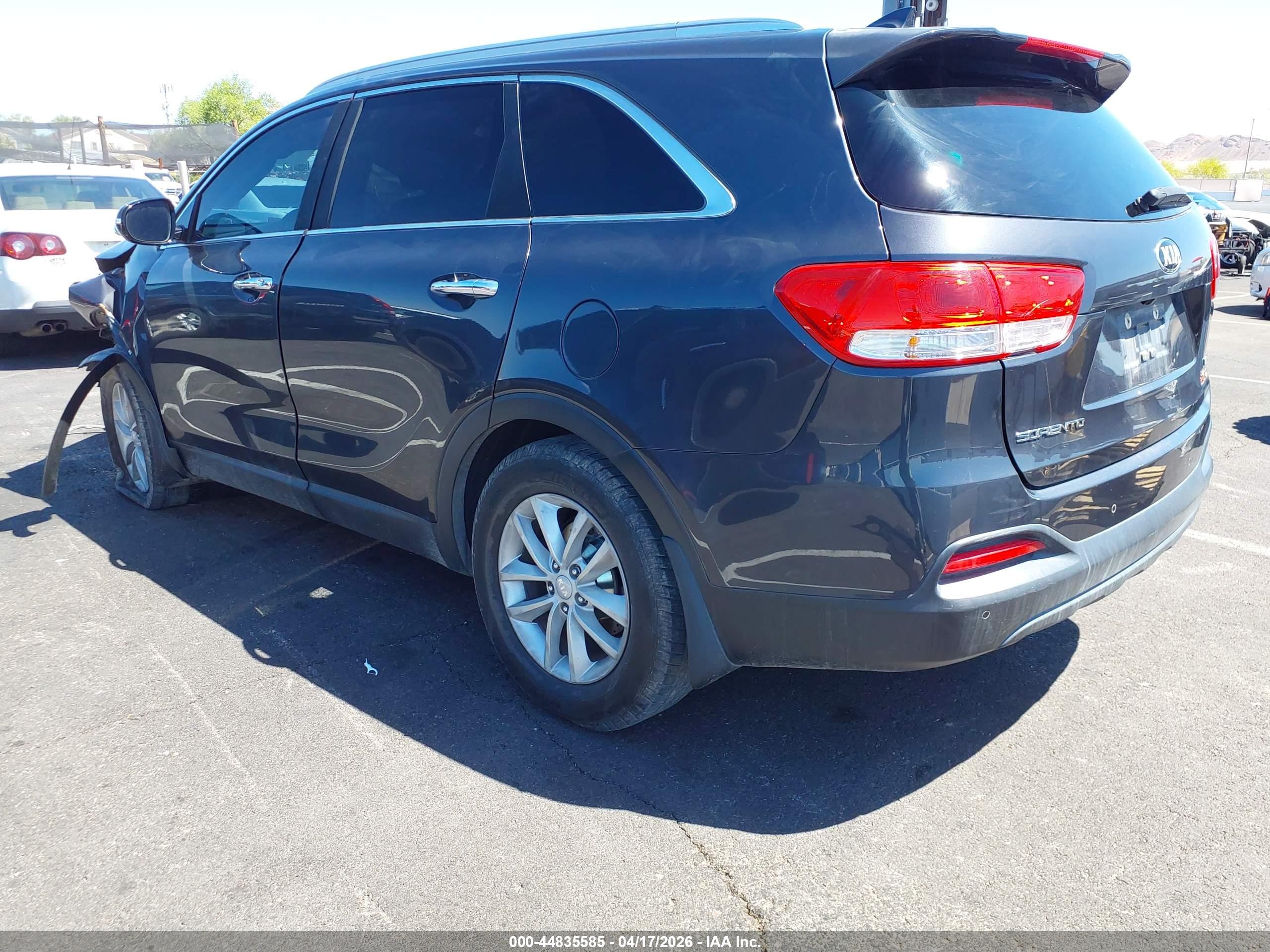 KIA SORENTO image 3