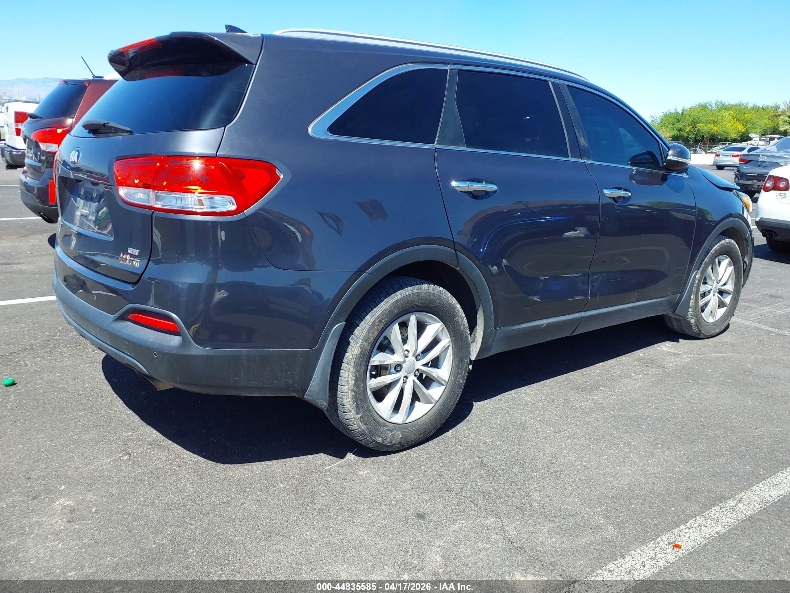 KIA SORENTO image 4