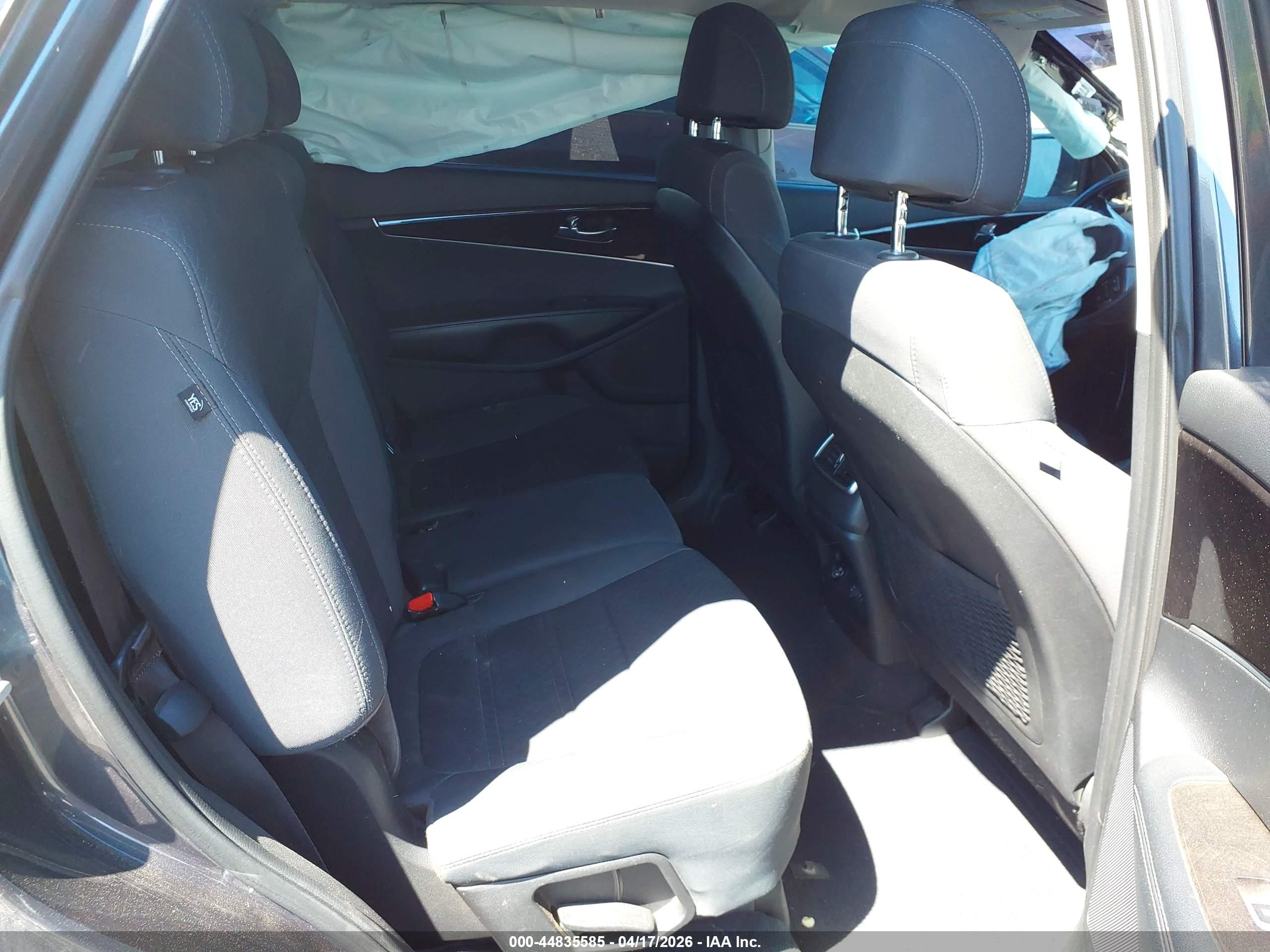 KIA SORENTO image 8