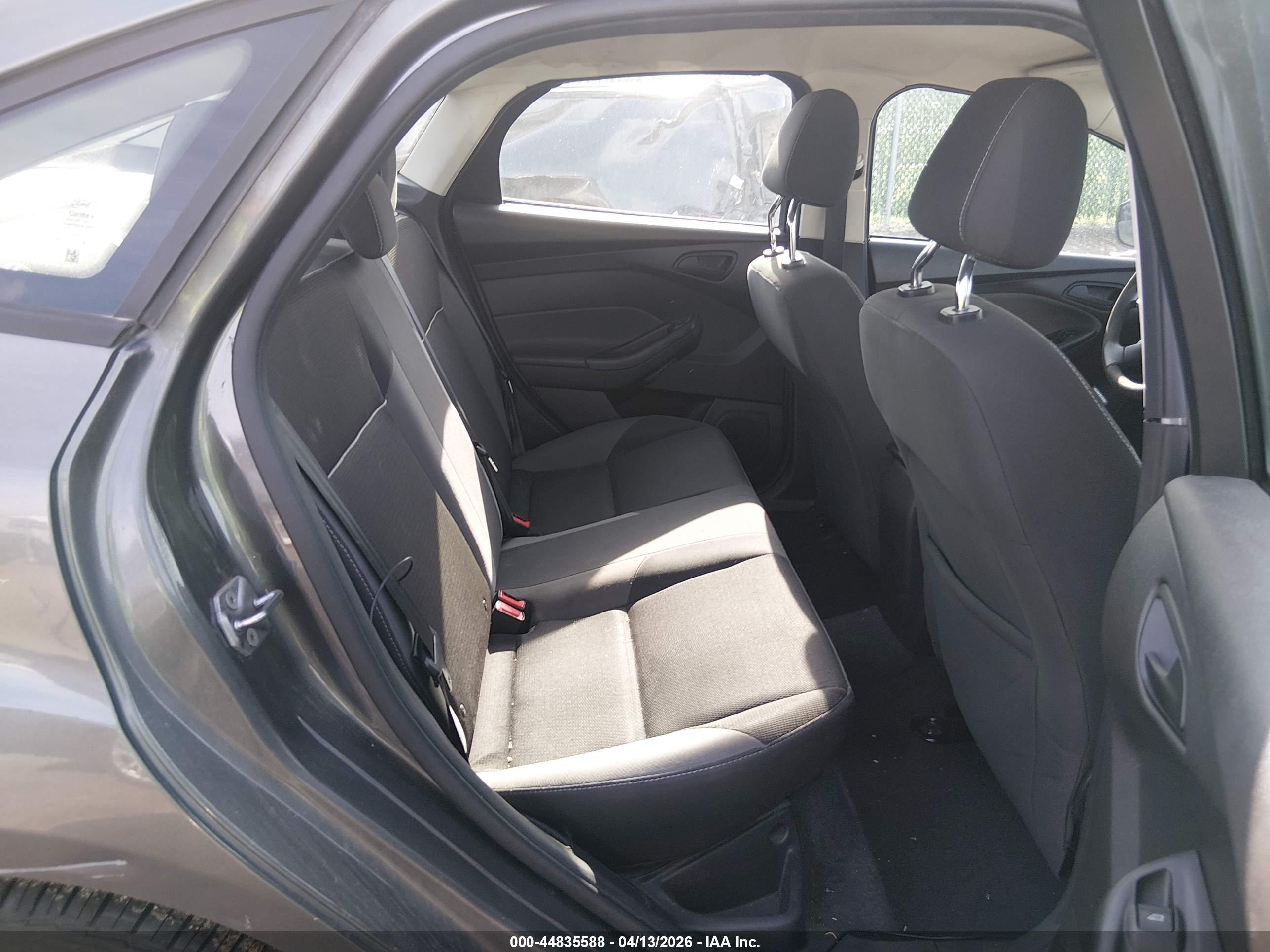 FORD FOCUS image 8