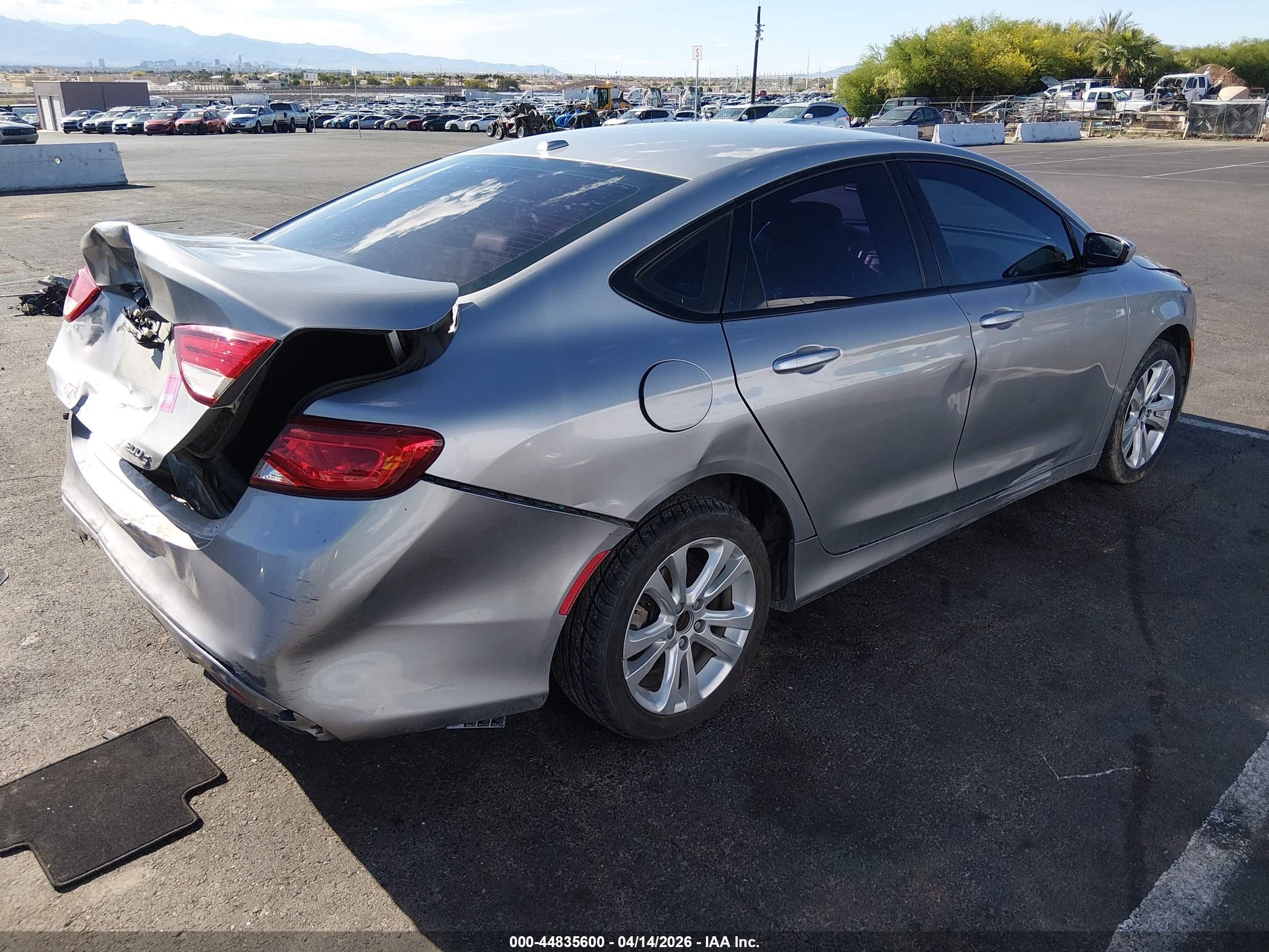 CHRYSLER 200 image 4