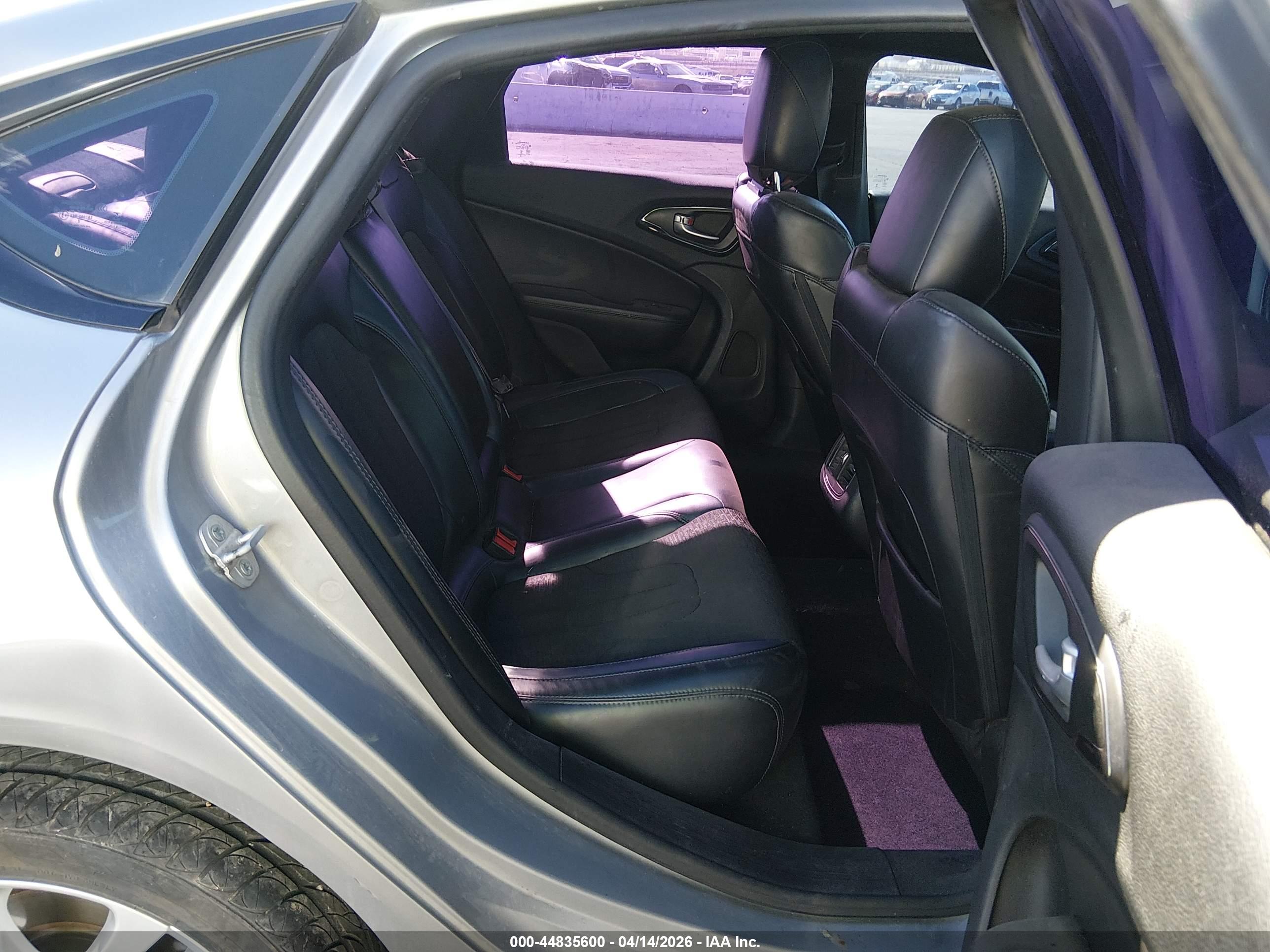 CHRYSLER 200 image 8