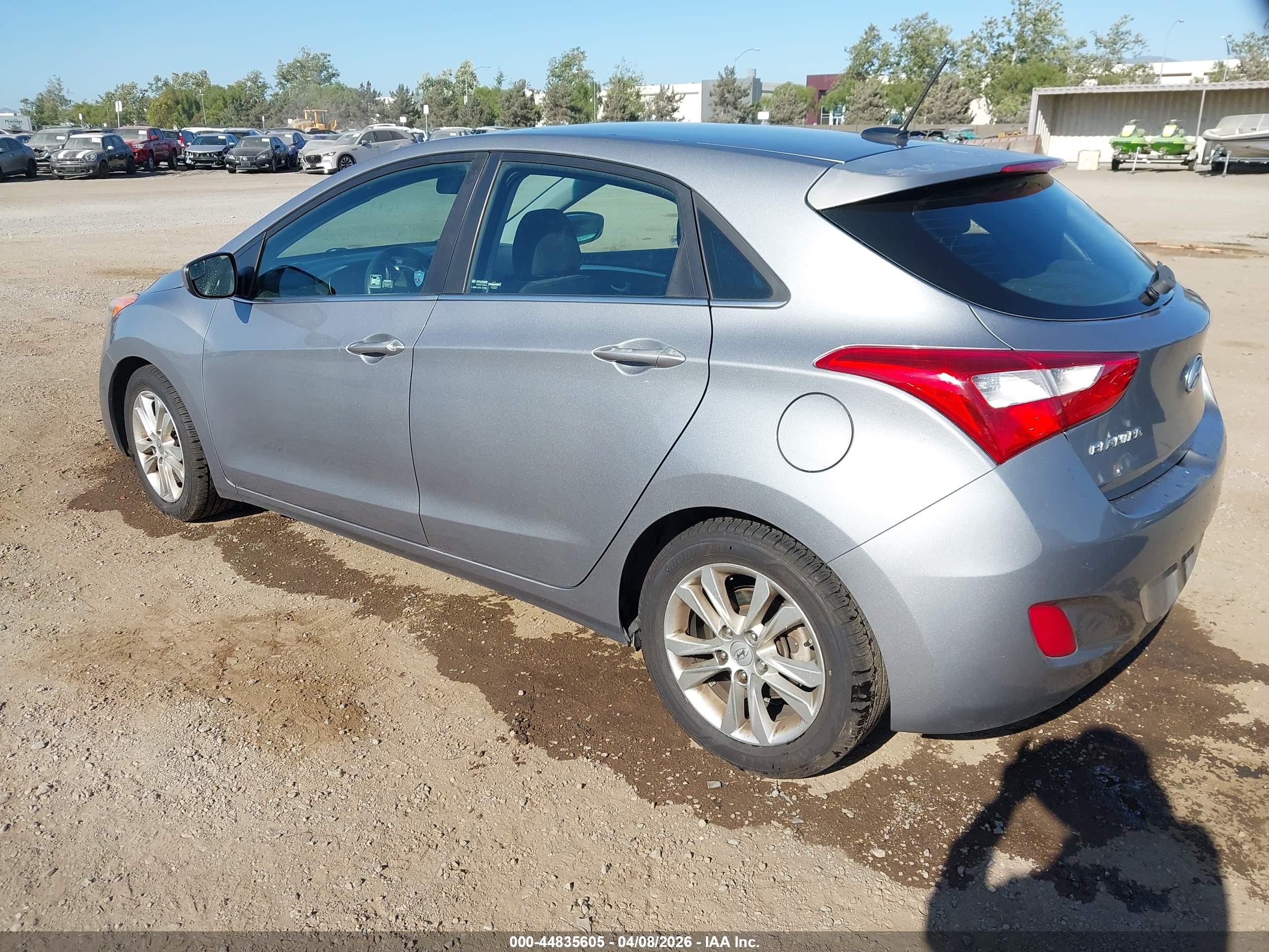 HYUNDAI ELANTRA image 3
