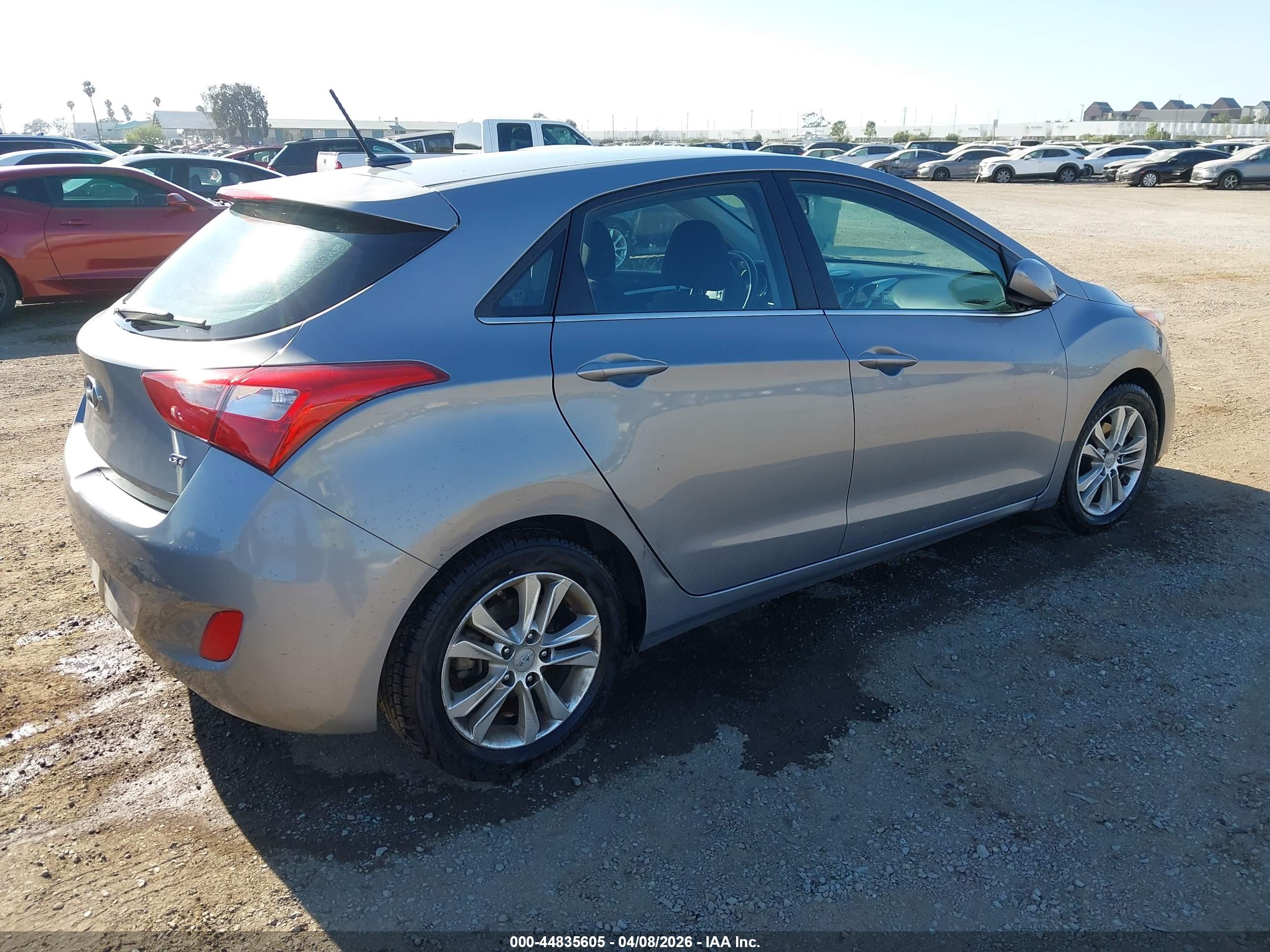 HYUNDAI ELANTRA image 4