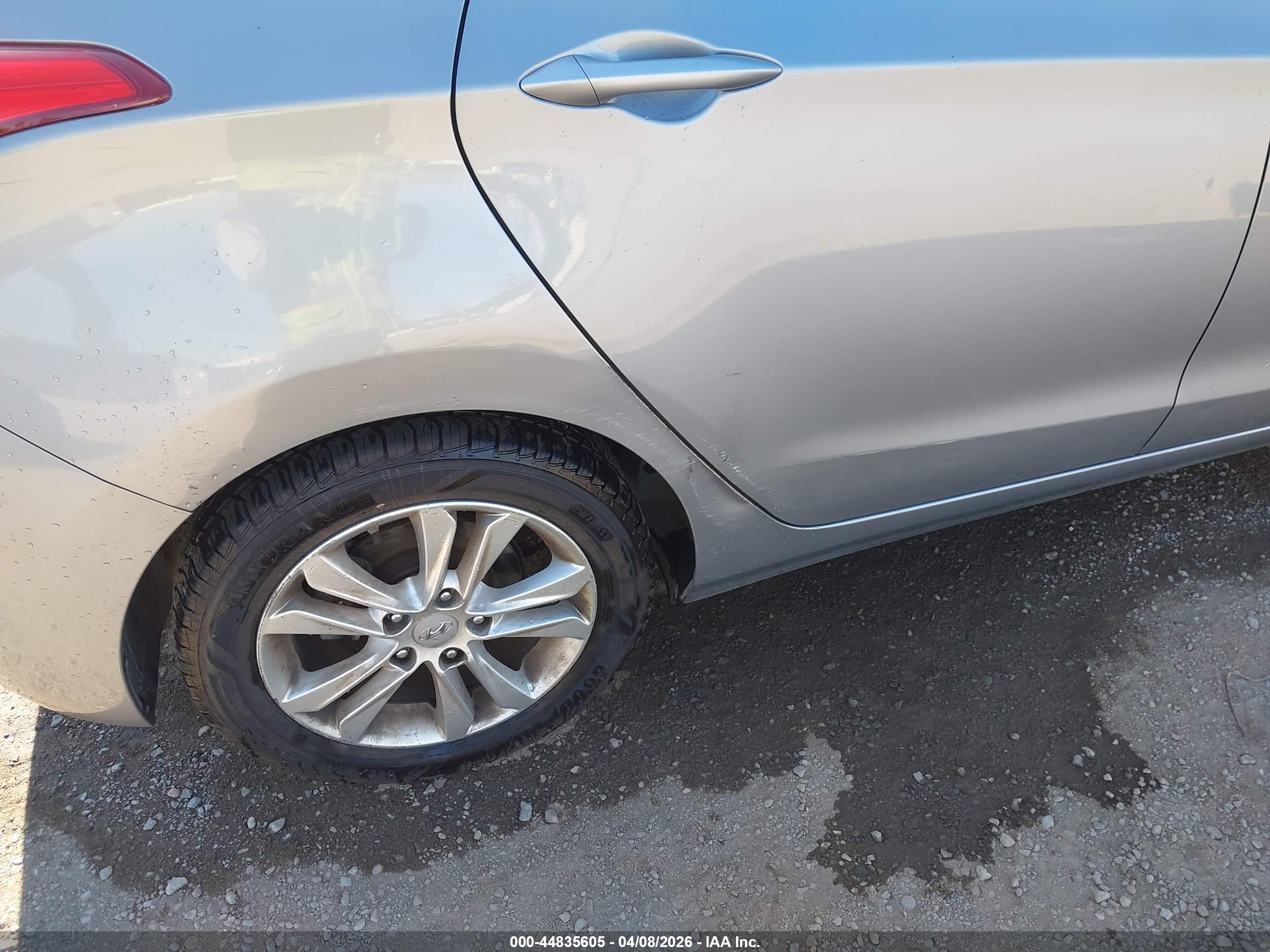 HYUNDAI ELANTRA image 6