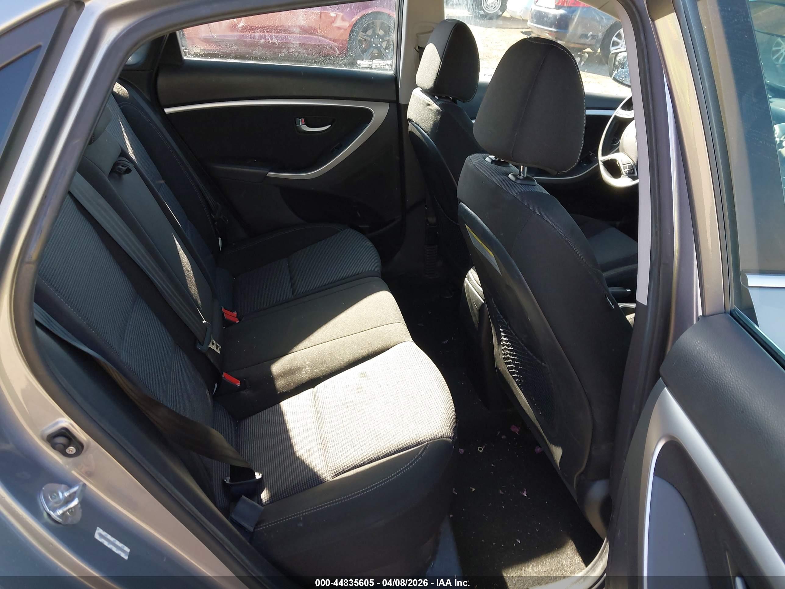 HYUNDAI ELANTRA image 8