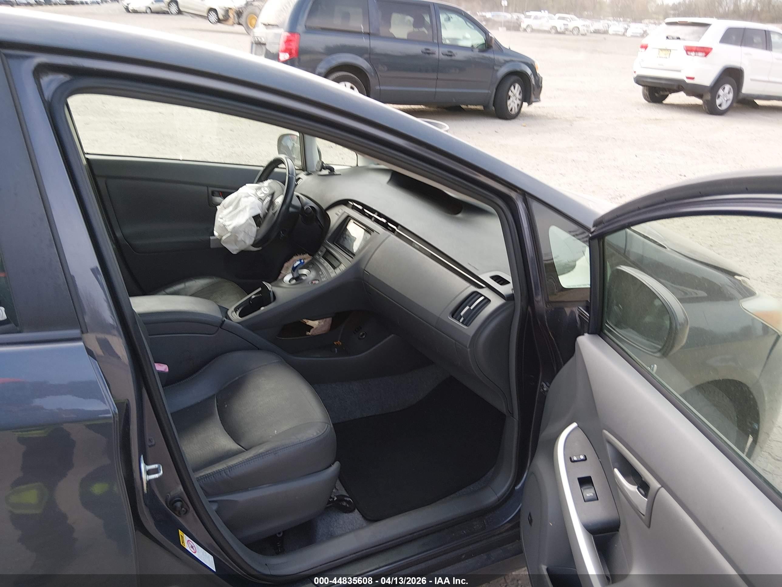 TOYOTA PRIUS image 5