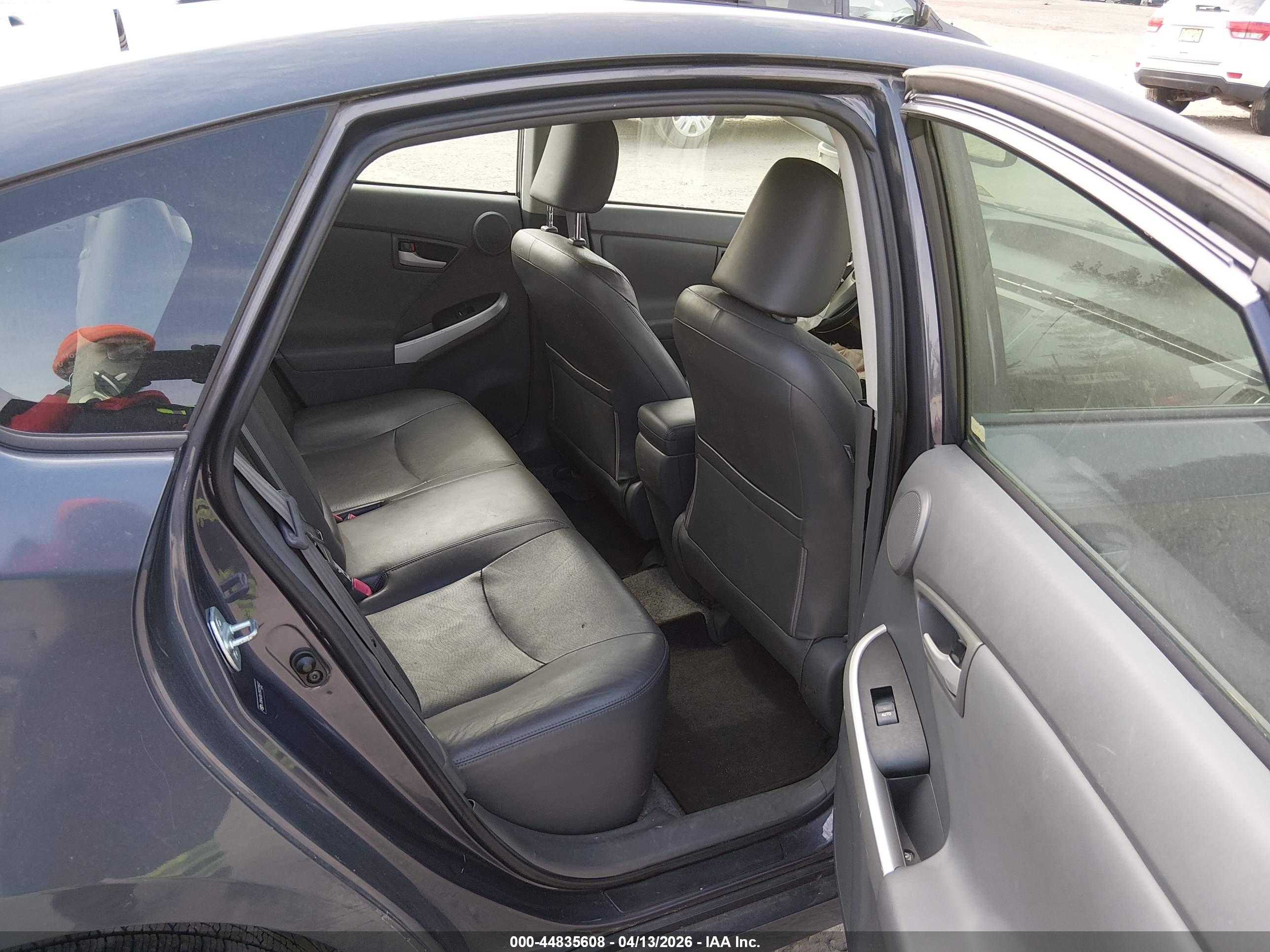 TOYOTA PRIUS image 8