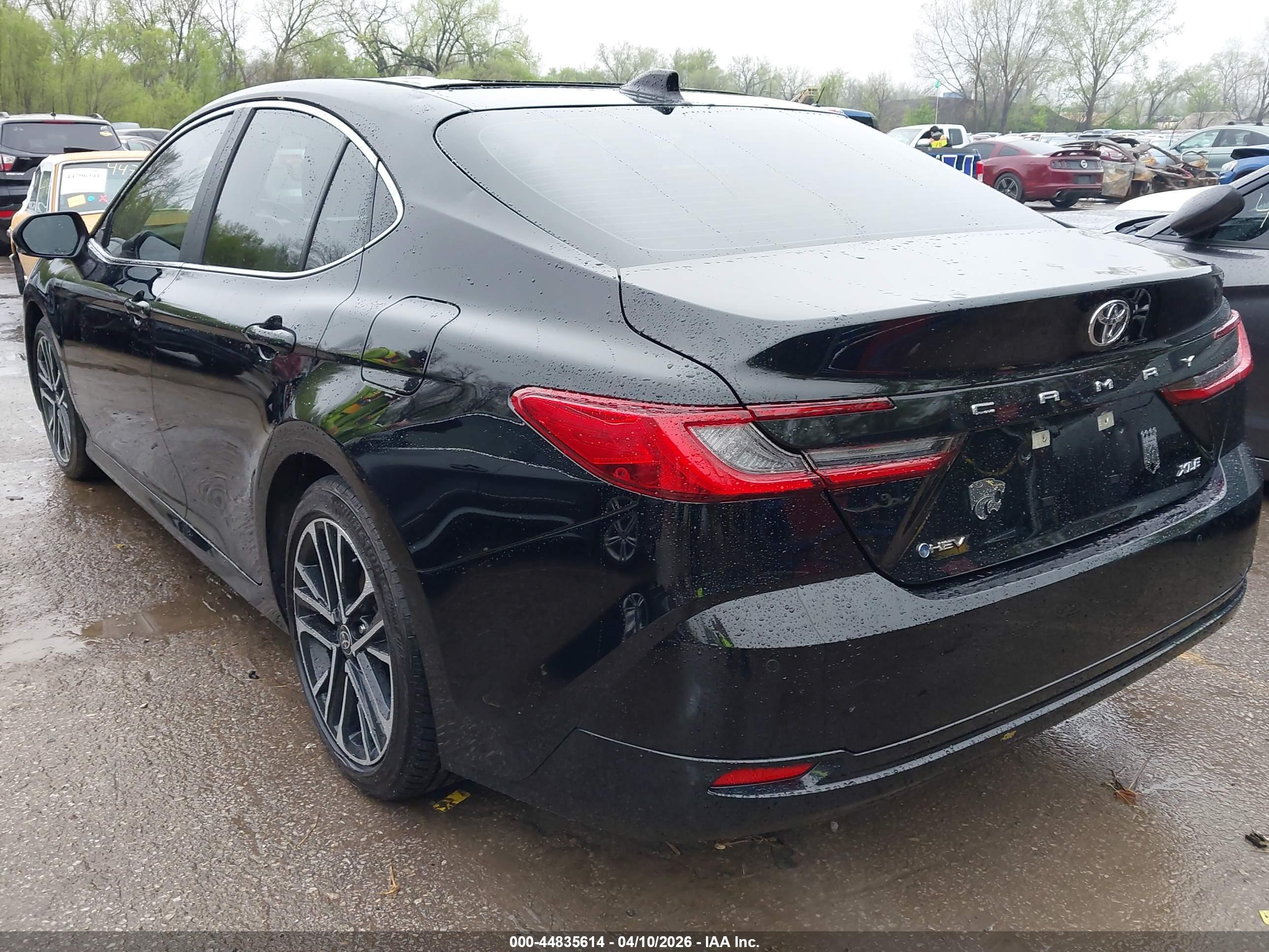 TOYOTA CAMRY image 3