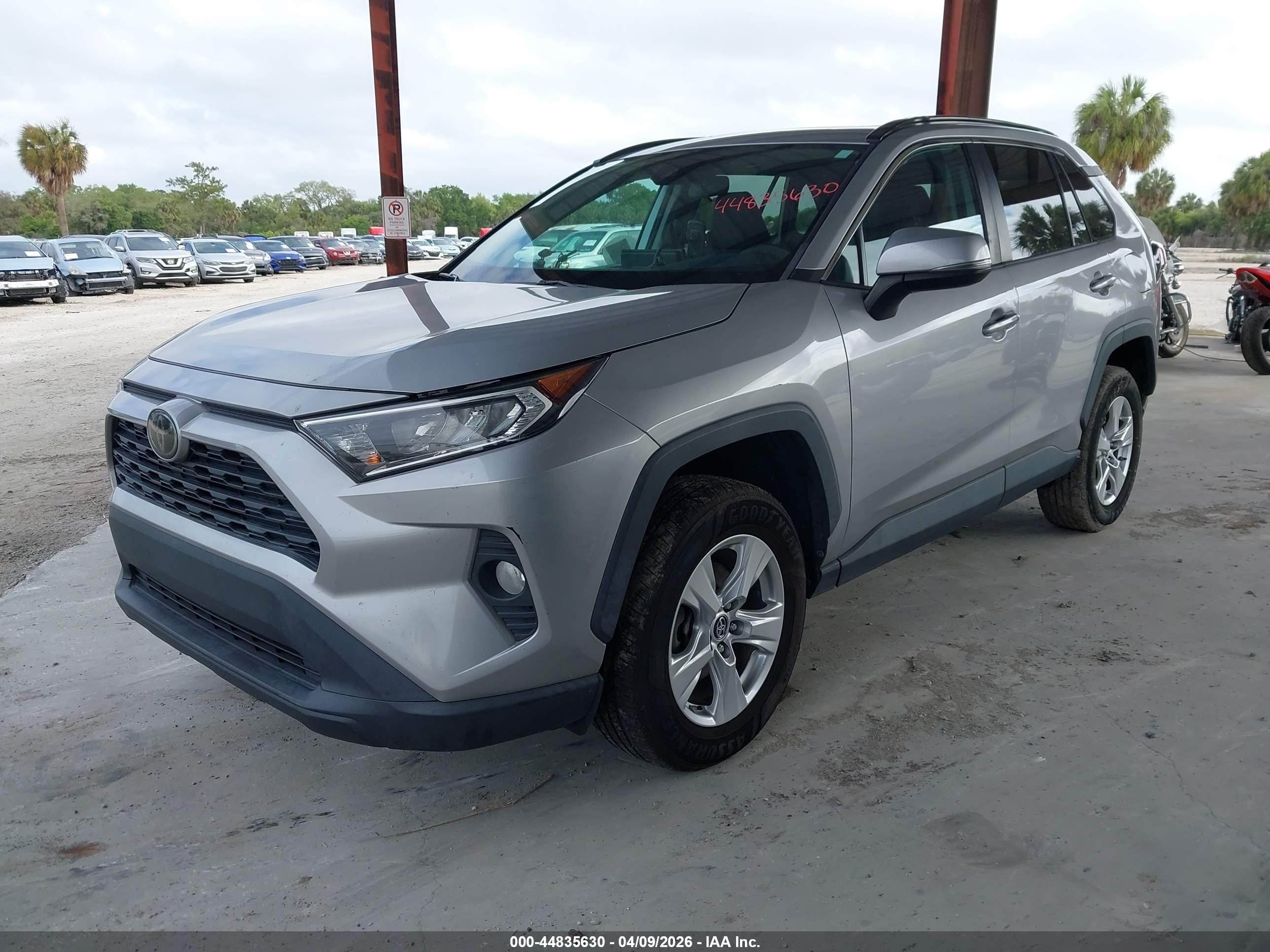 TOYOTA RAV4 image 2