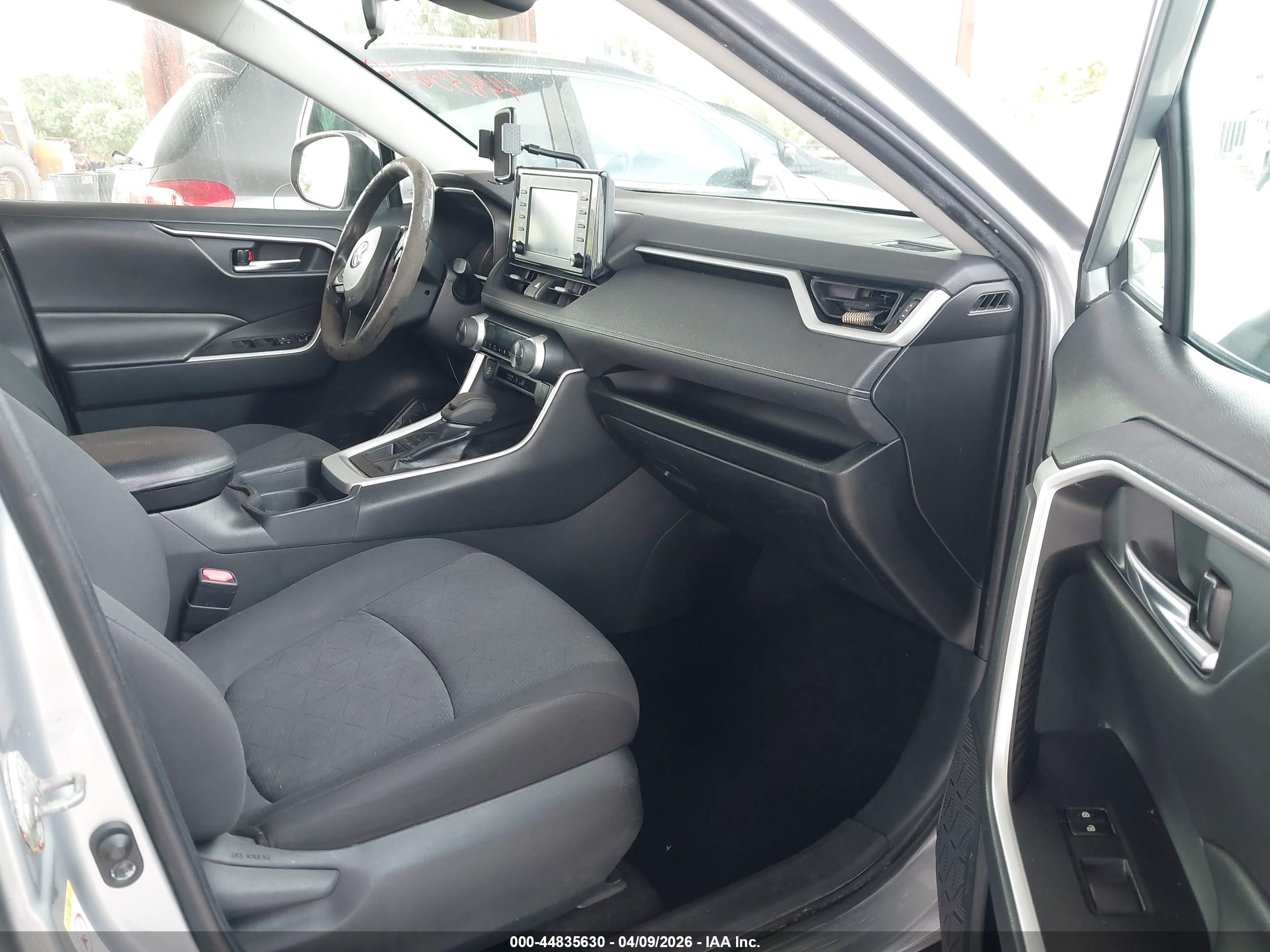 TOYOTA RAV4 image 5