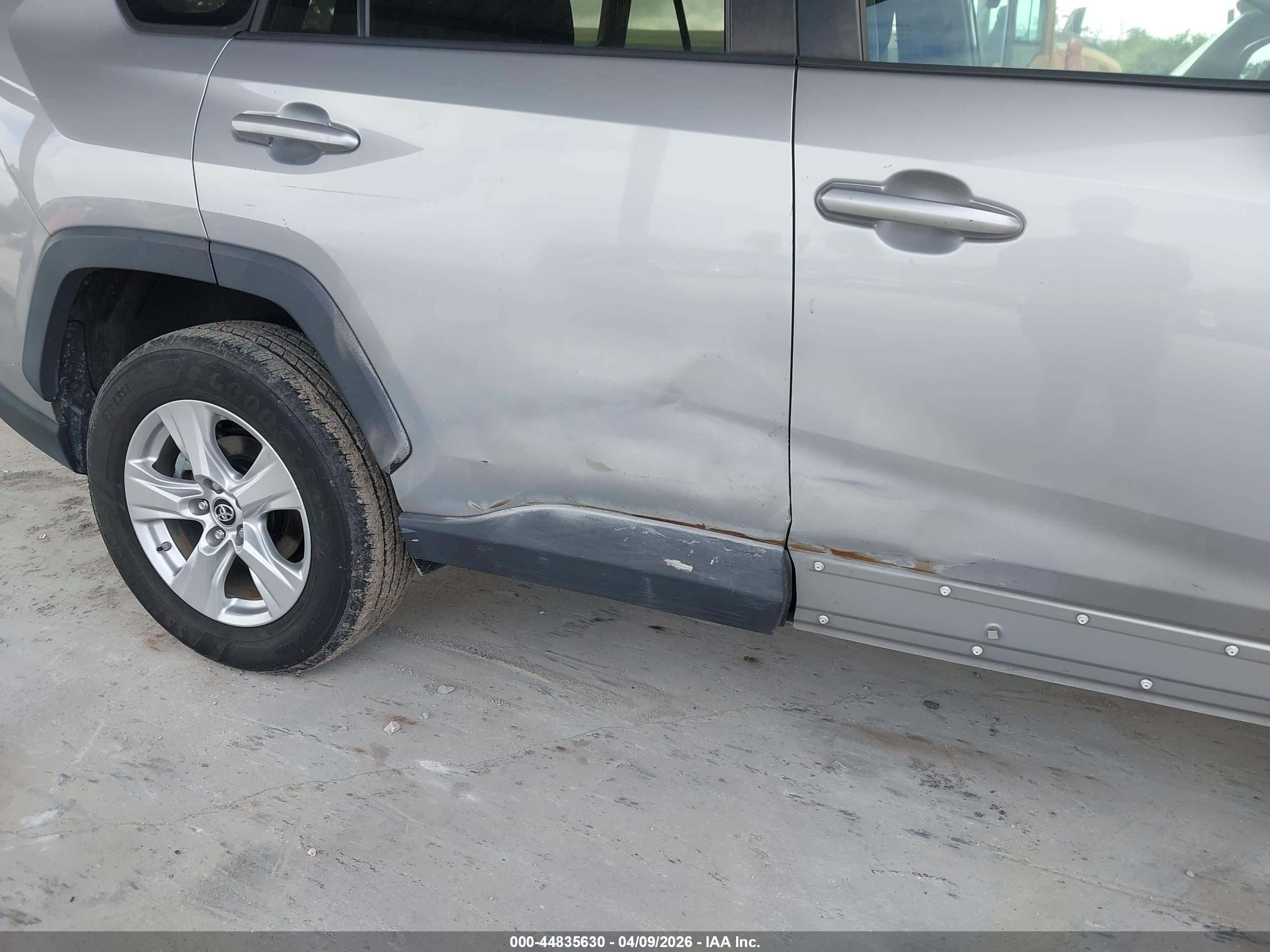 TOYOTA RAV4 image 6