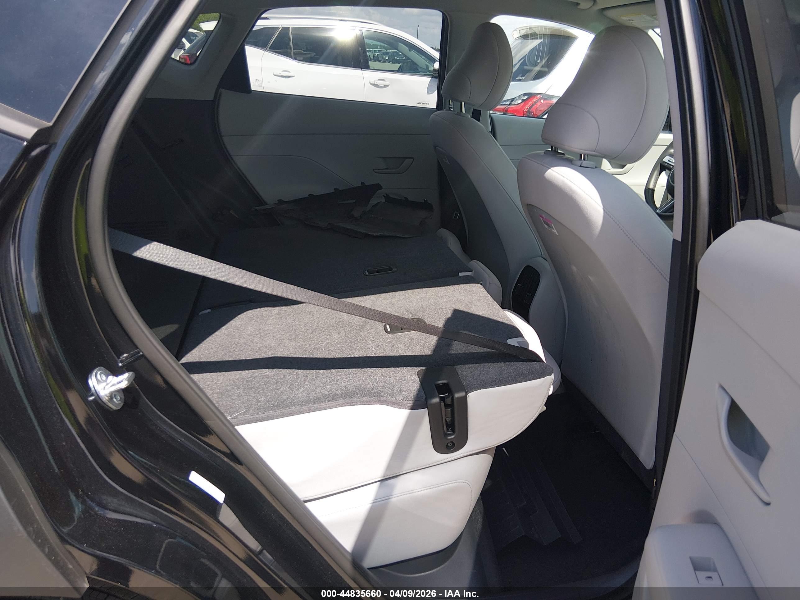 HYUNDAI KONA image 8