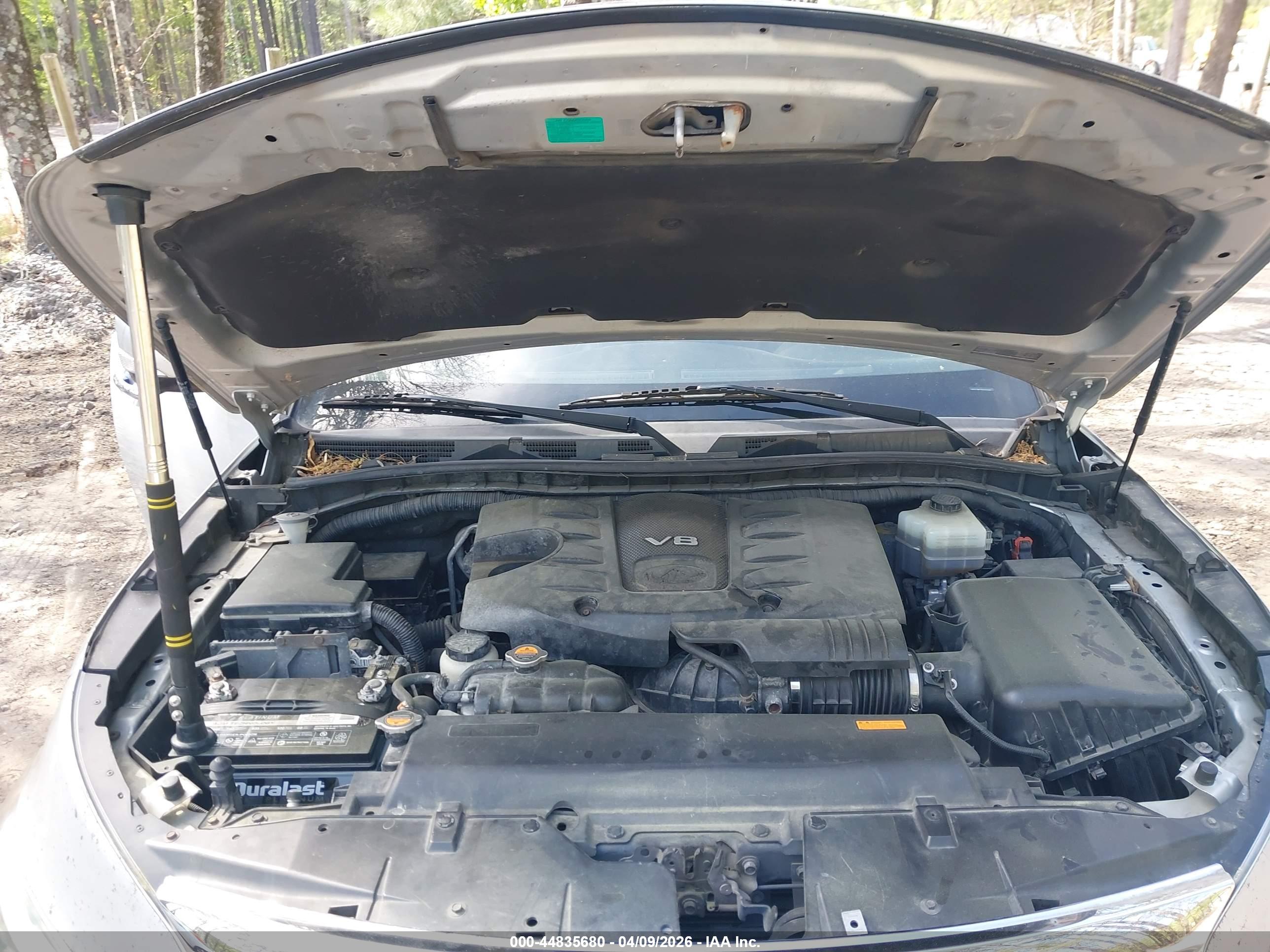 INFINITI QX56 image 10