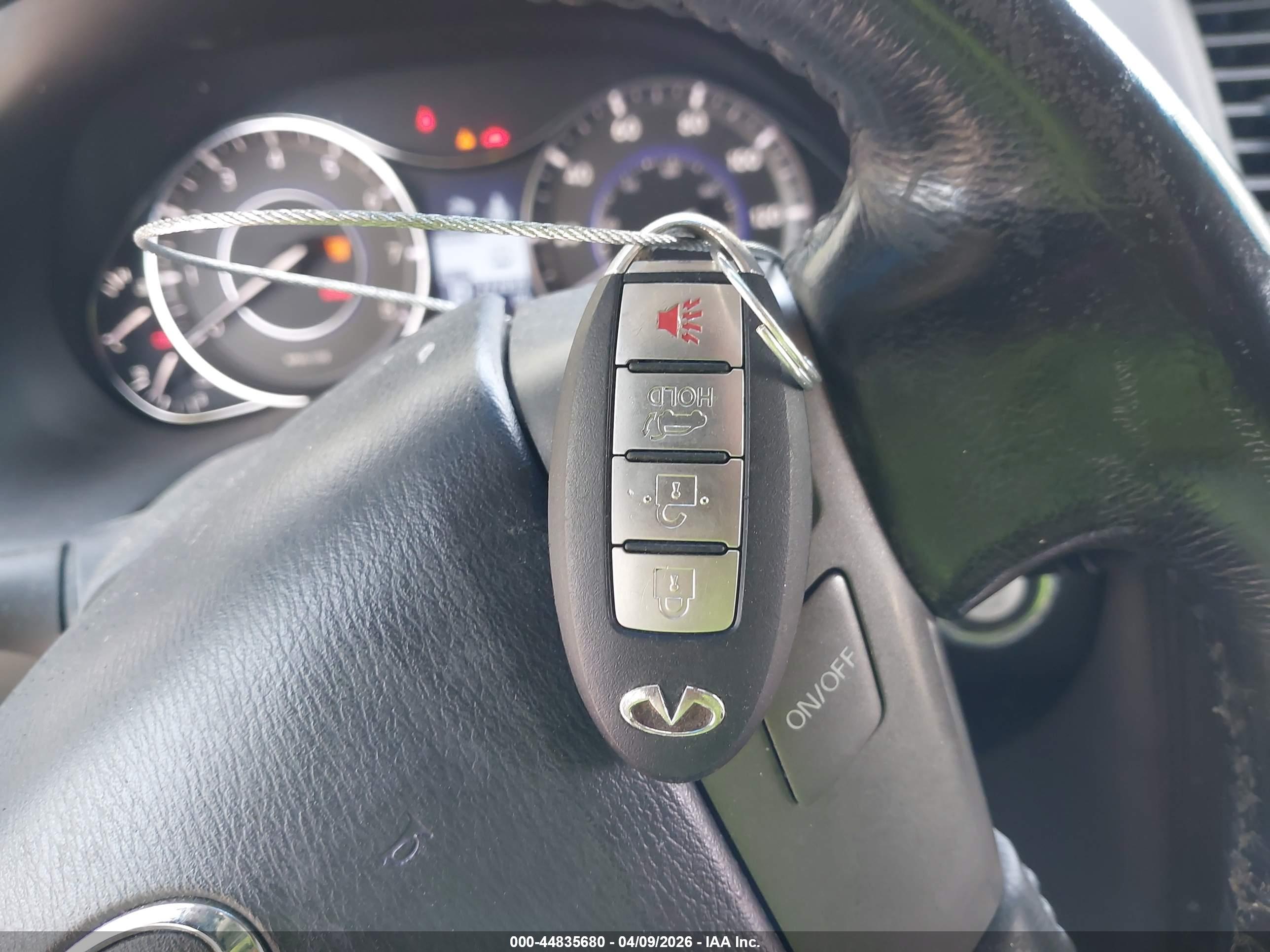 INFINITI QX56 image 11