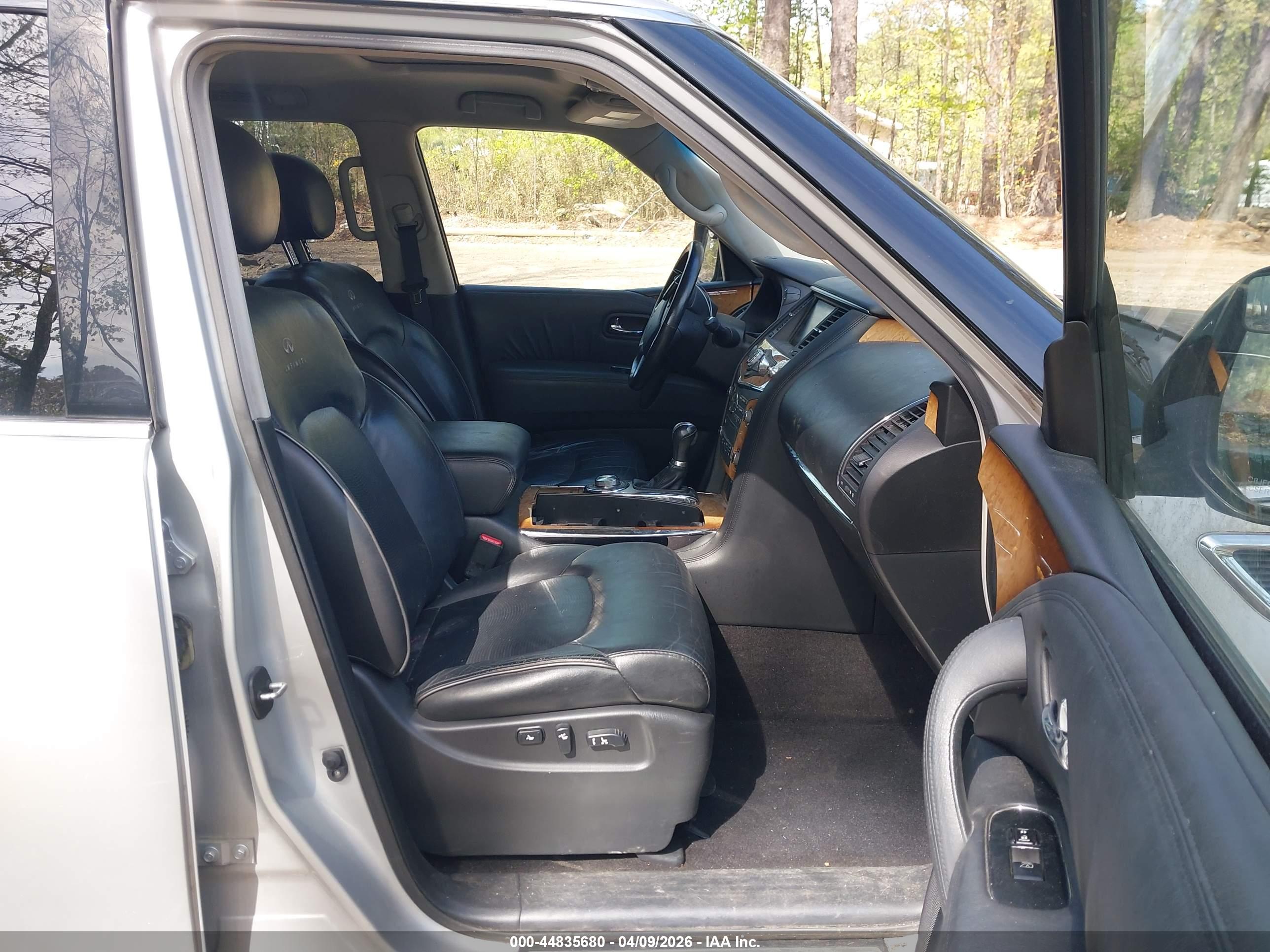 INFINITI QX56 image 5