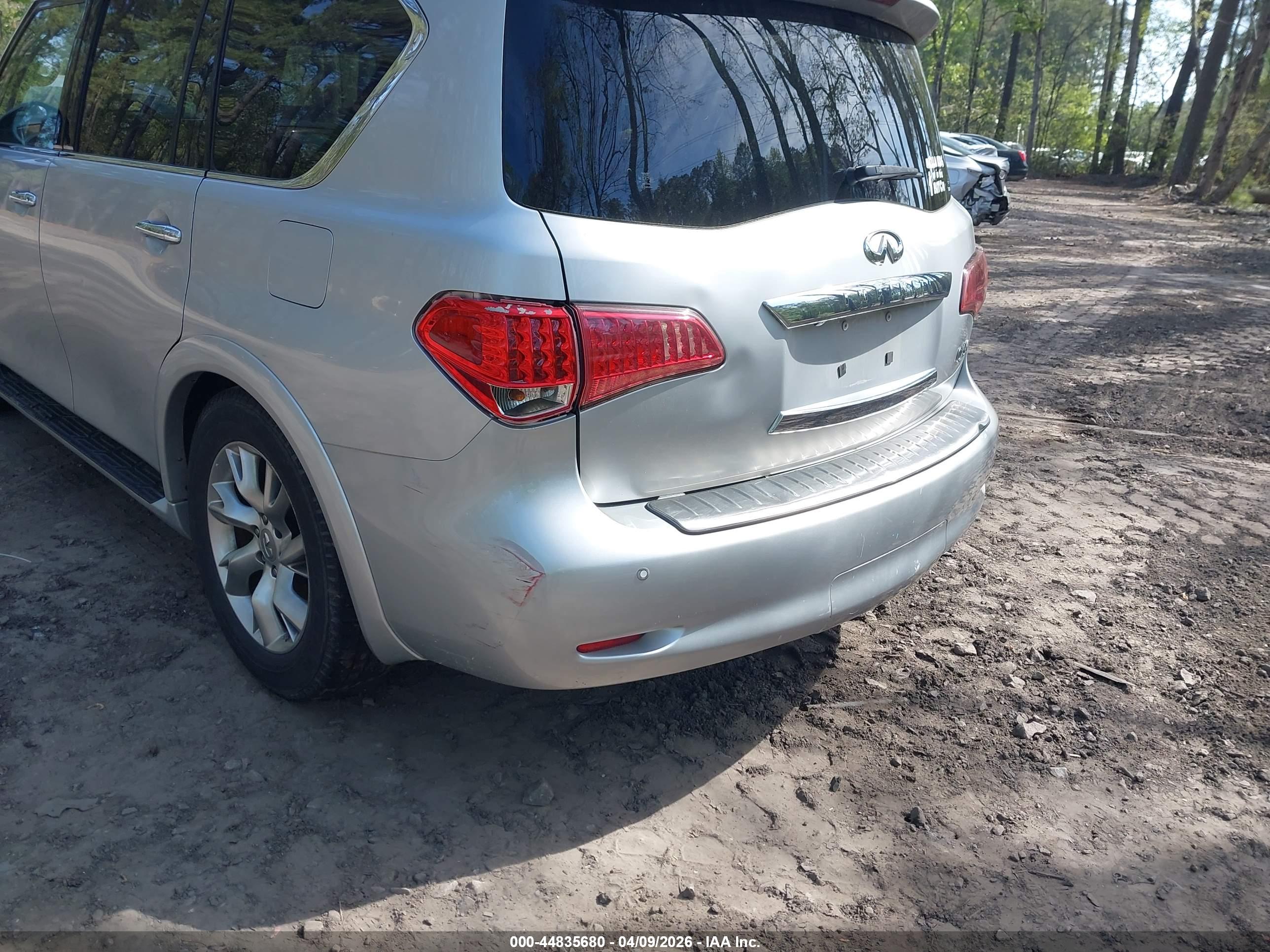 INFINITI QX56 image 6