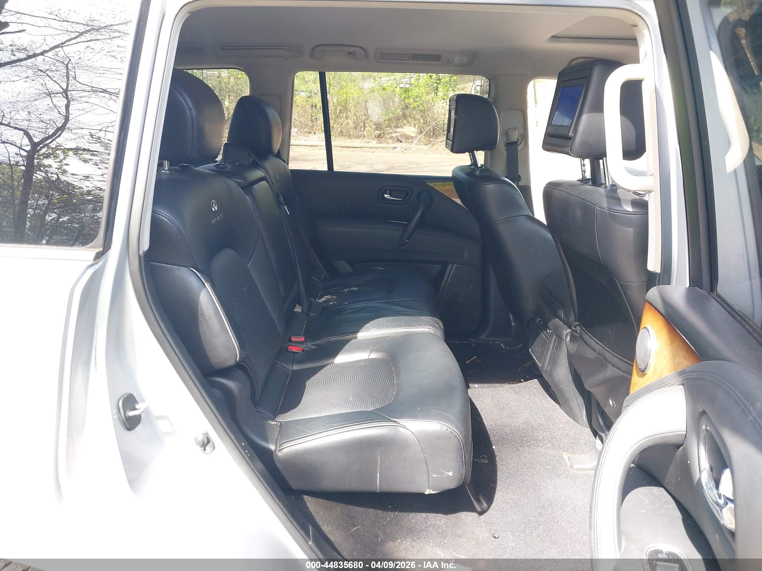 INFINITI QX56 image 8