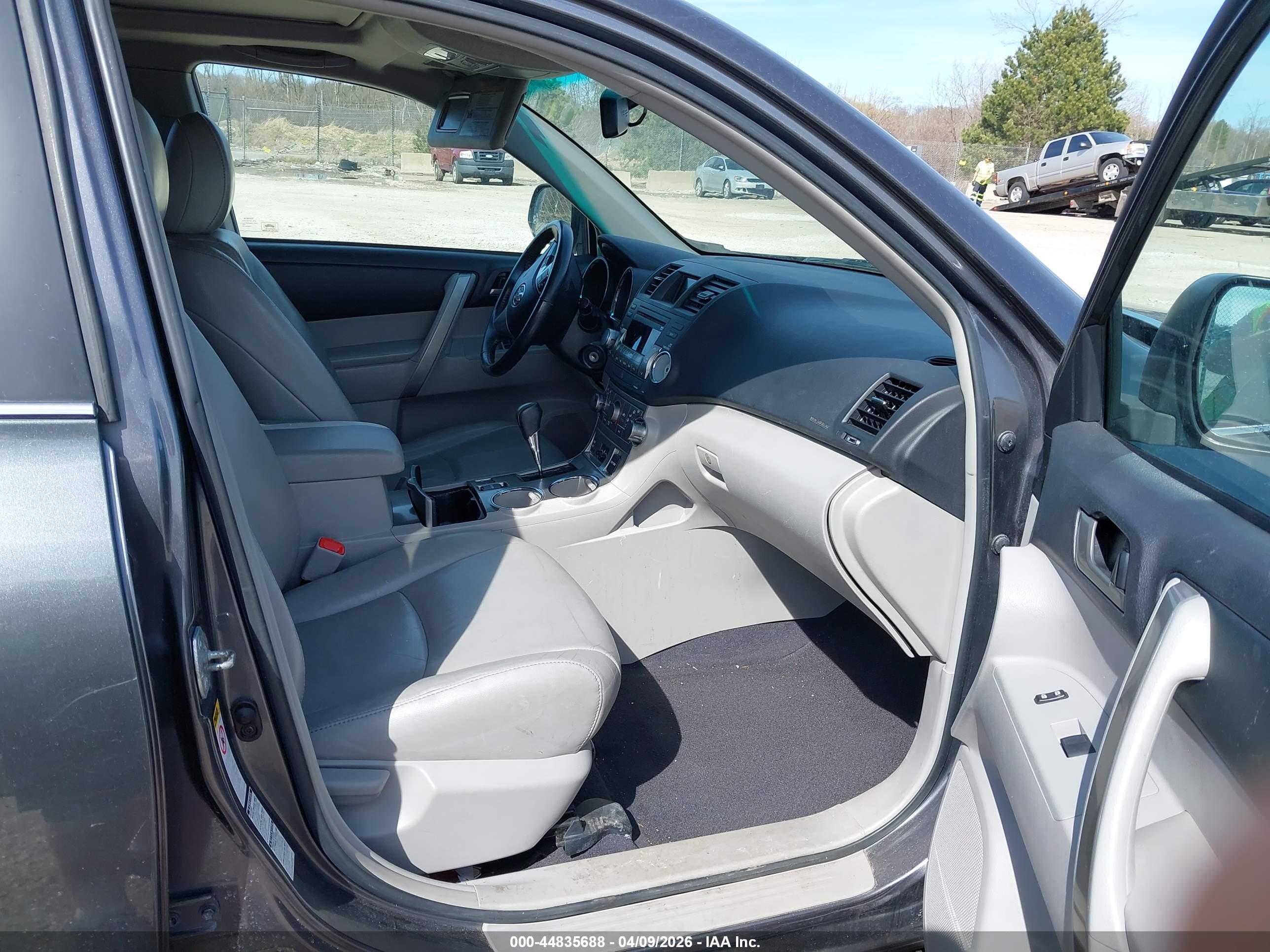 TOYOTA HIGHLANDER image 5