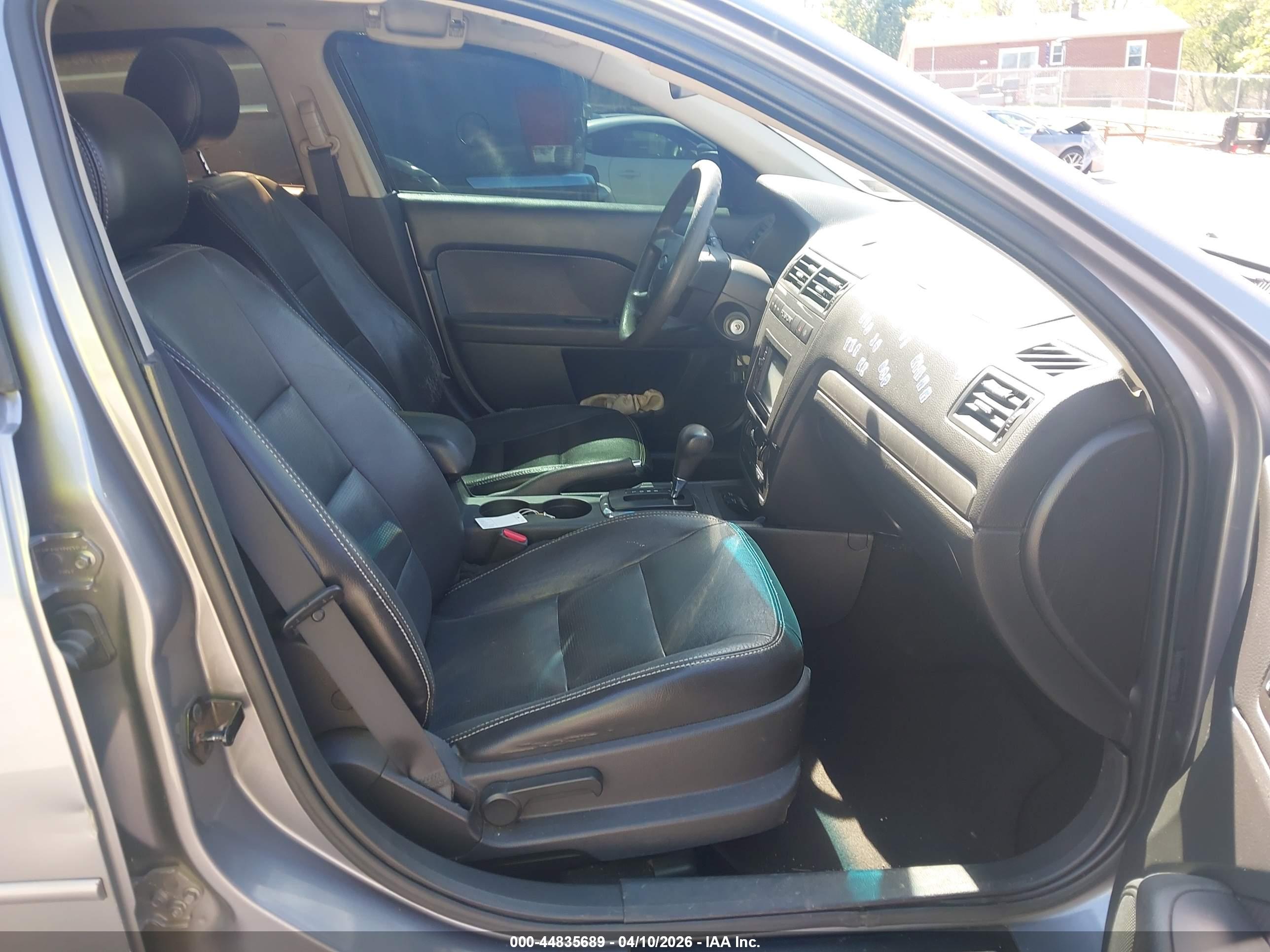 FORD FUSION image 5