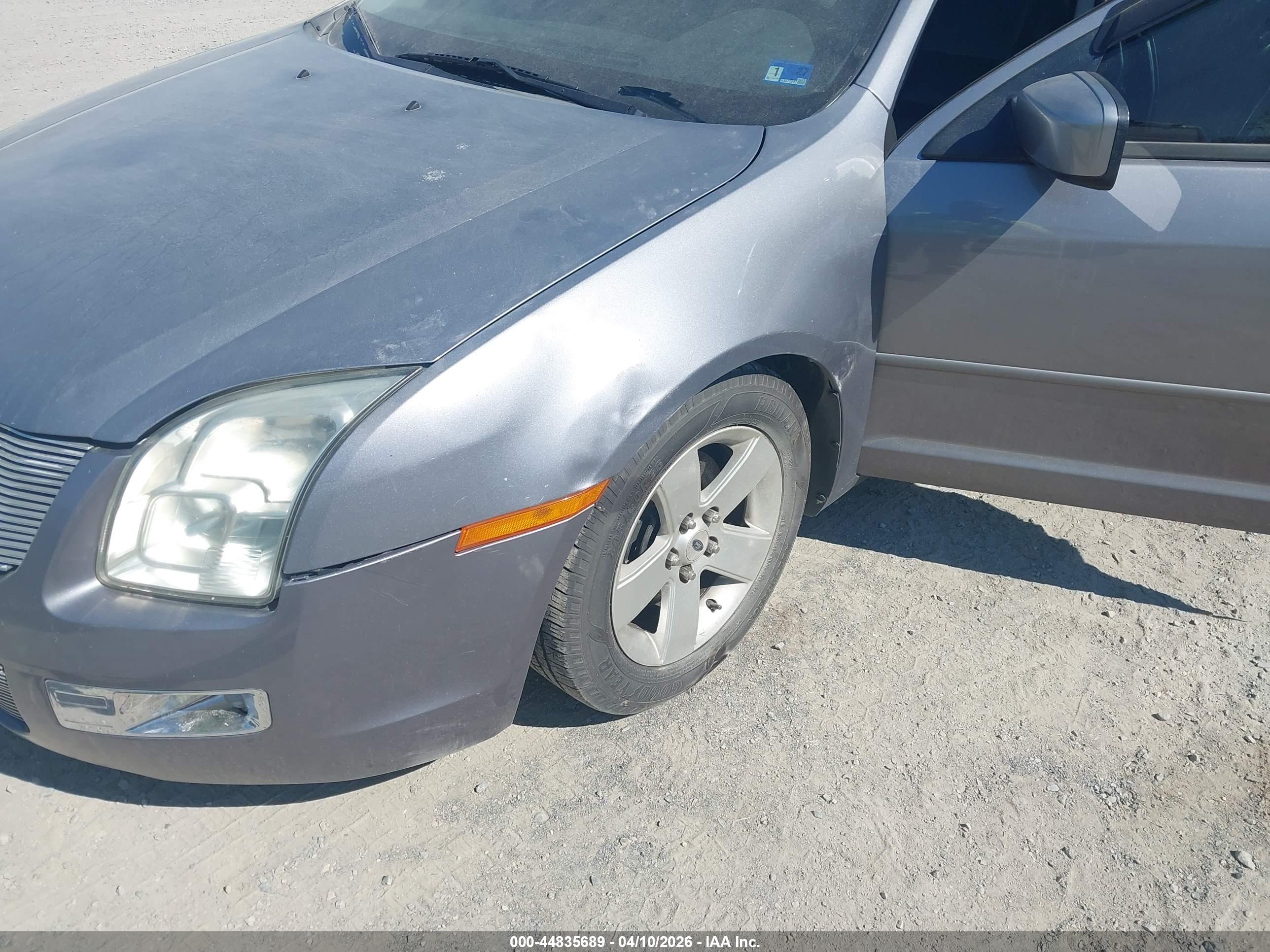 FORD FUSION image 6