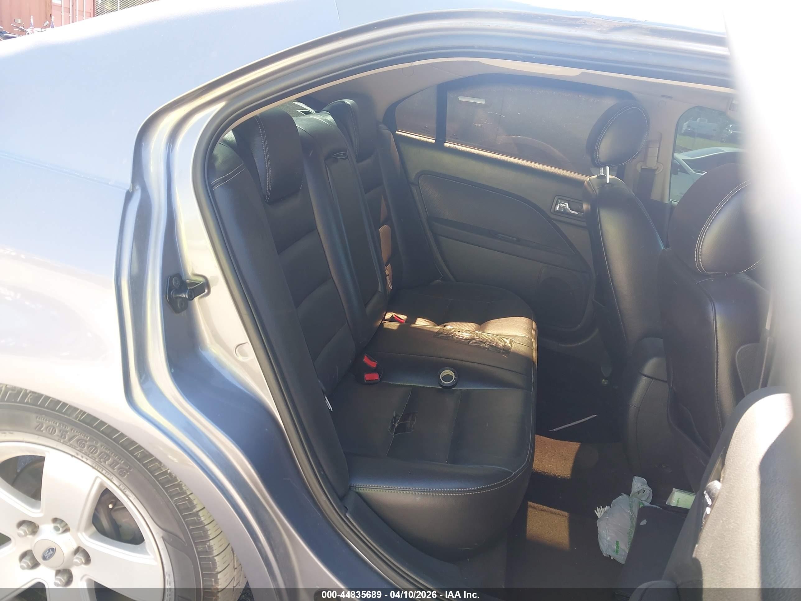 FORD FUSION image 8