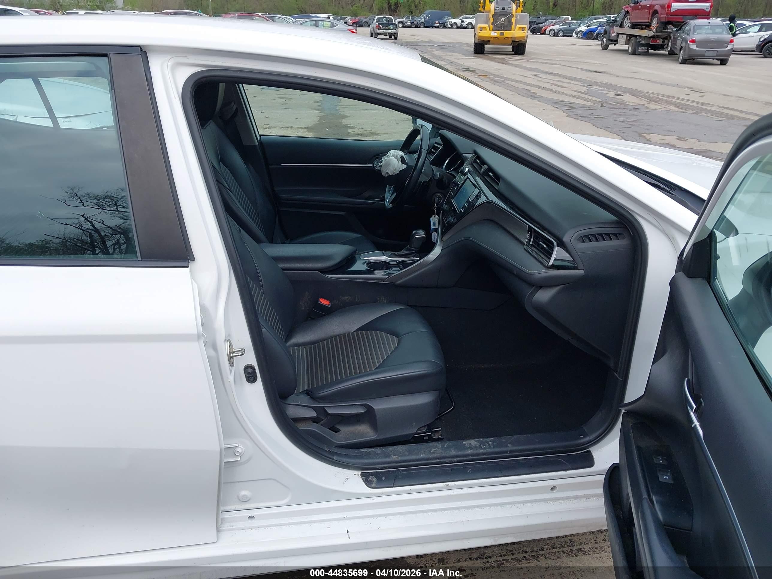 TOYOTA CAMRY image 5
