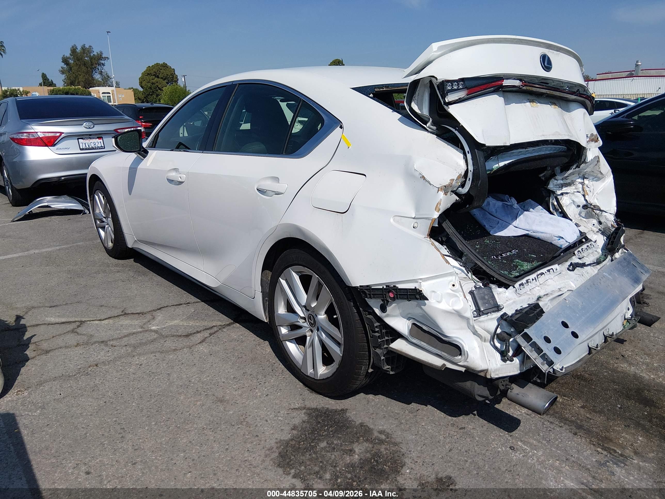 LEXUS IS image 3
