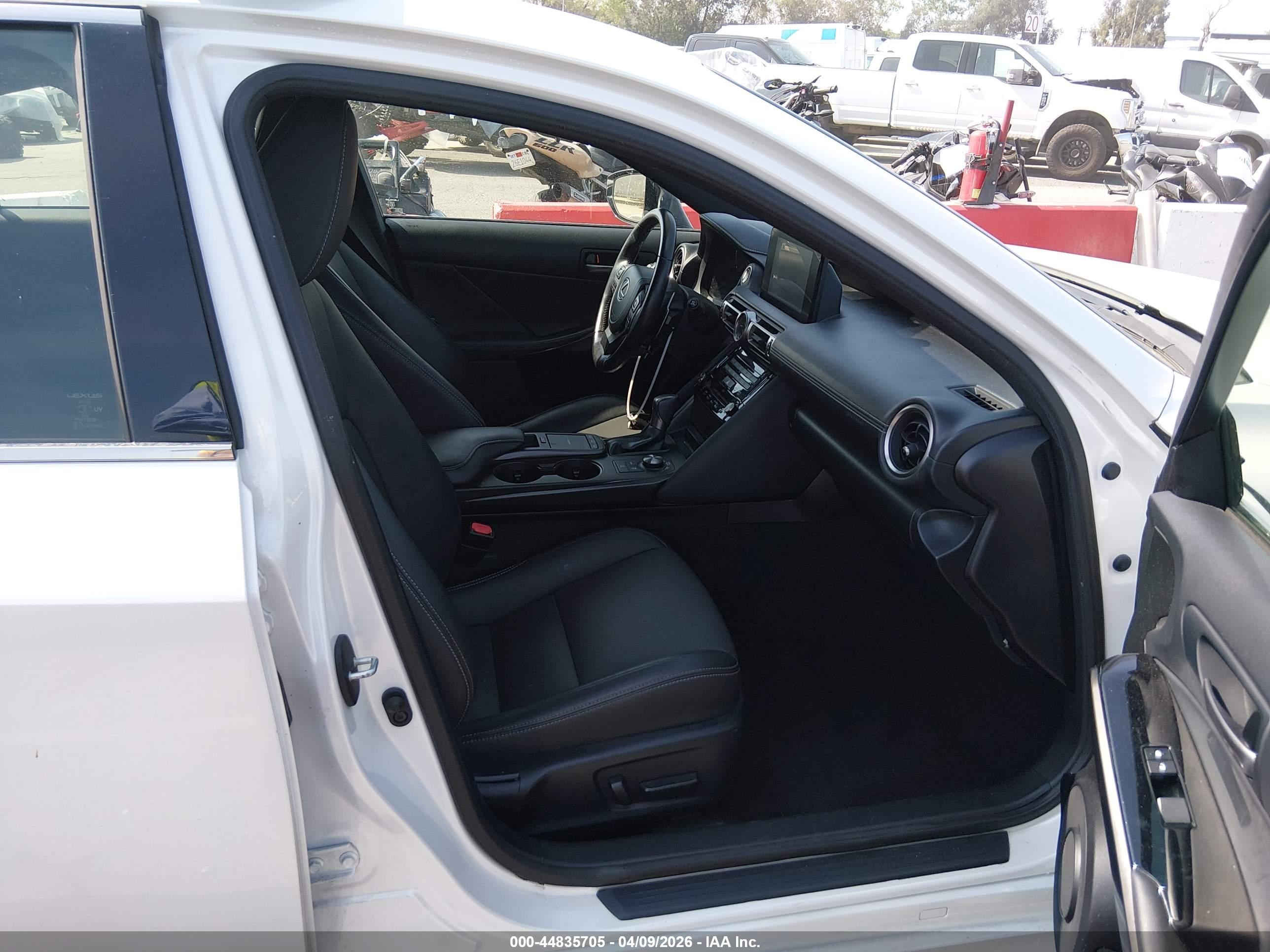 LEXUS IS image 5
