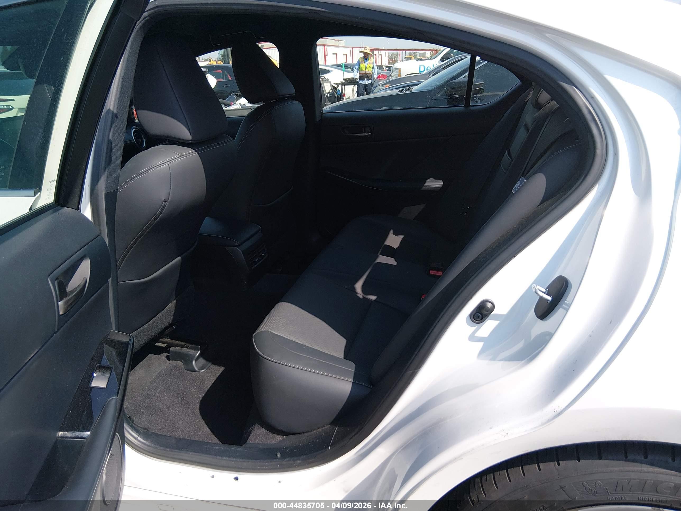 LEXUS IS image 8