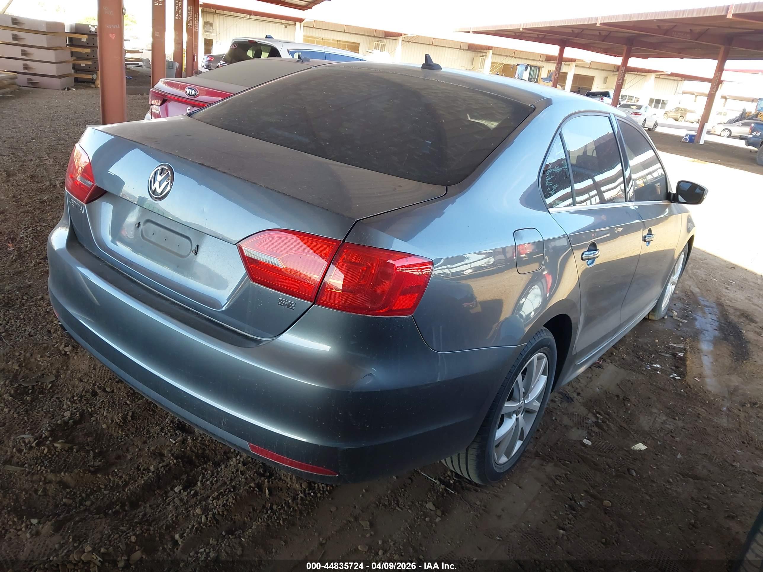 VOLKSWAGEN JETTA image 4