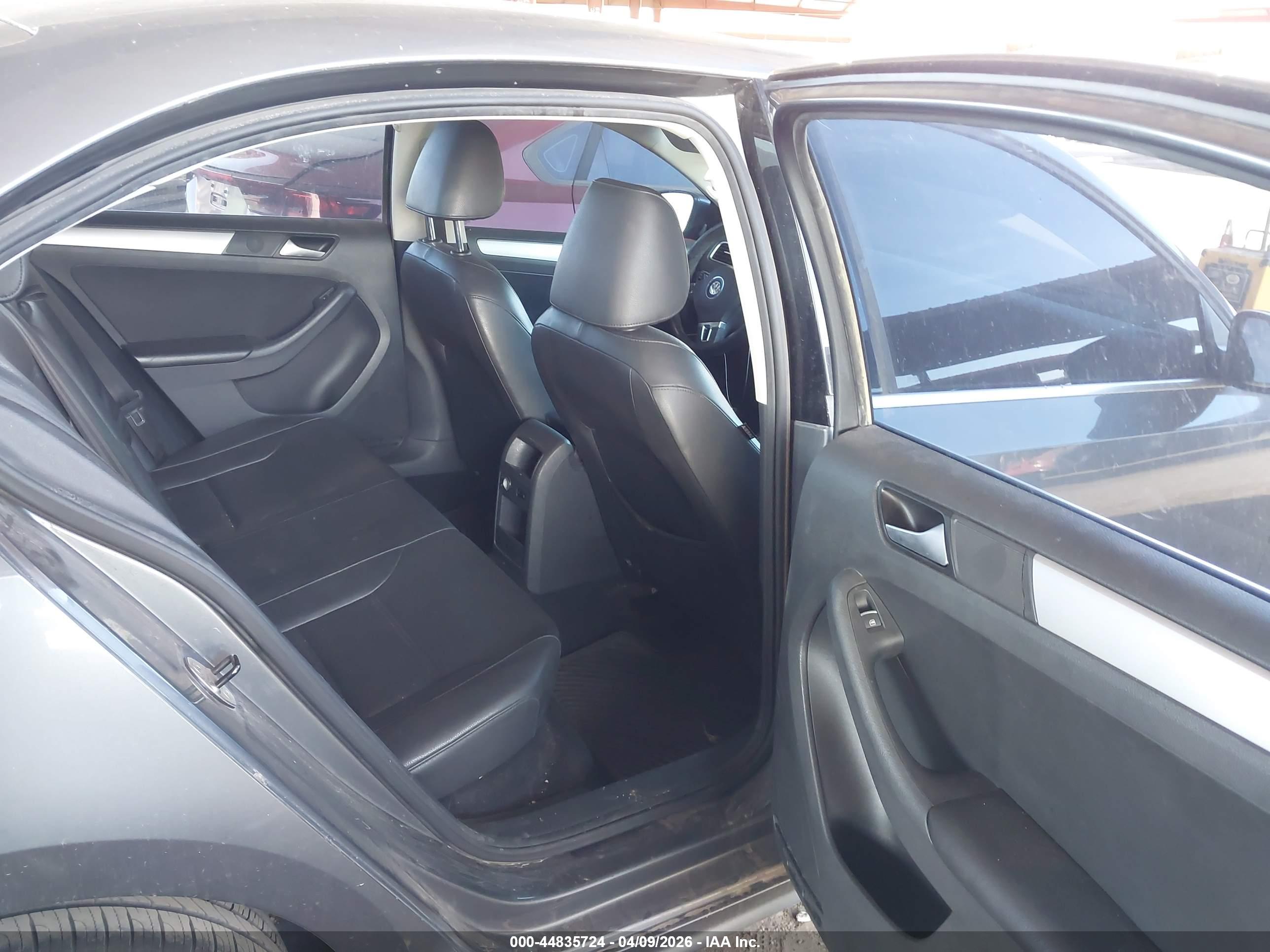 VOLKSWAGEN JETTA image 8
