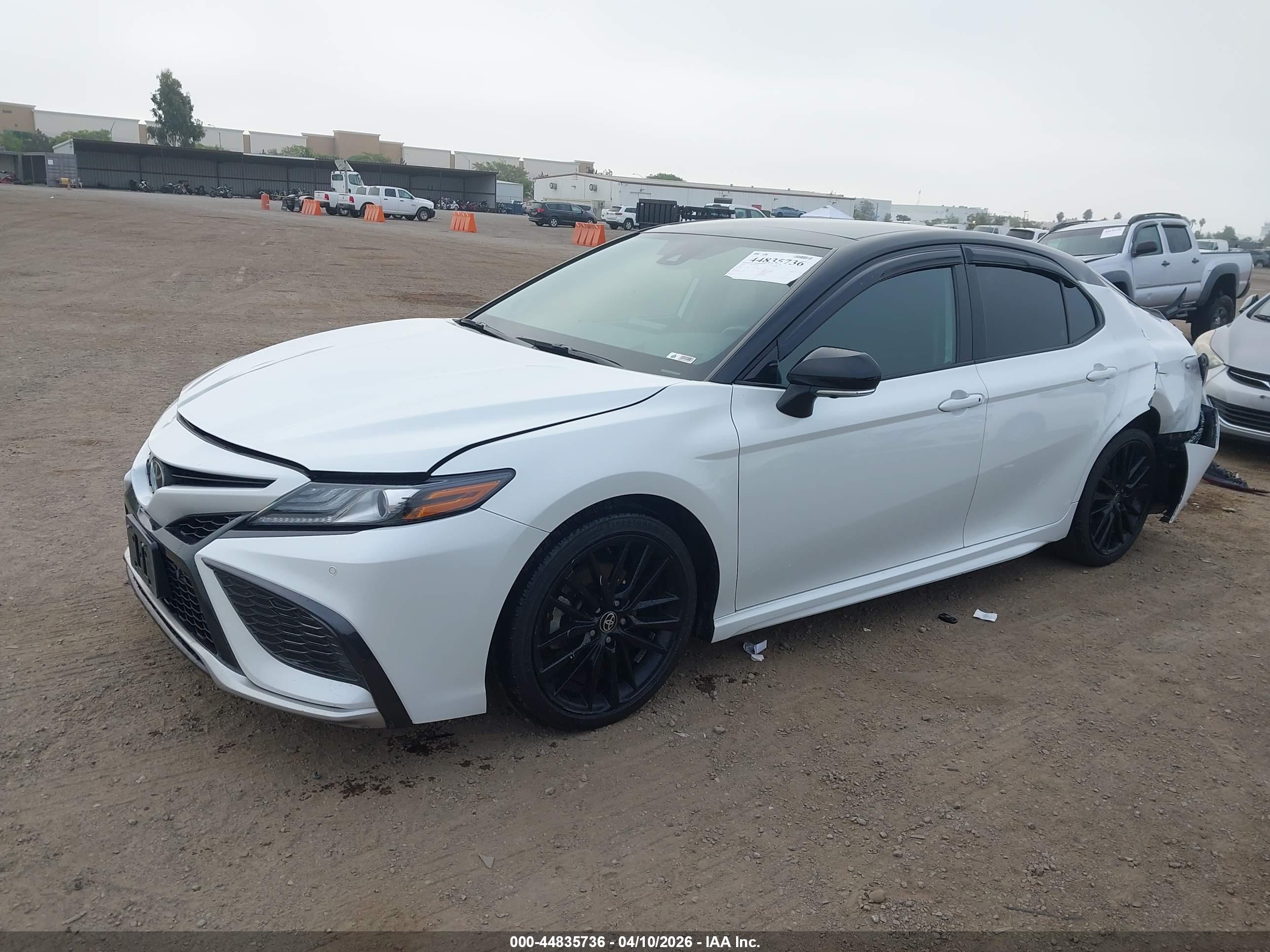 TOYOTA CAMRY image 2