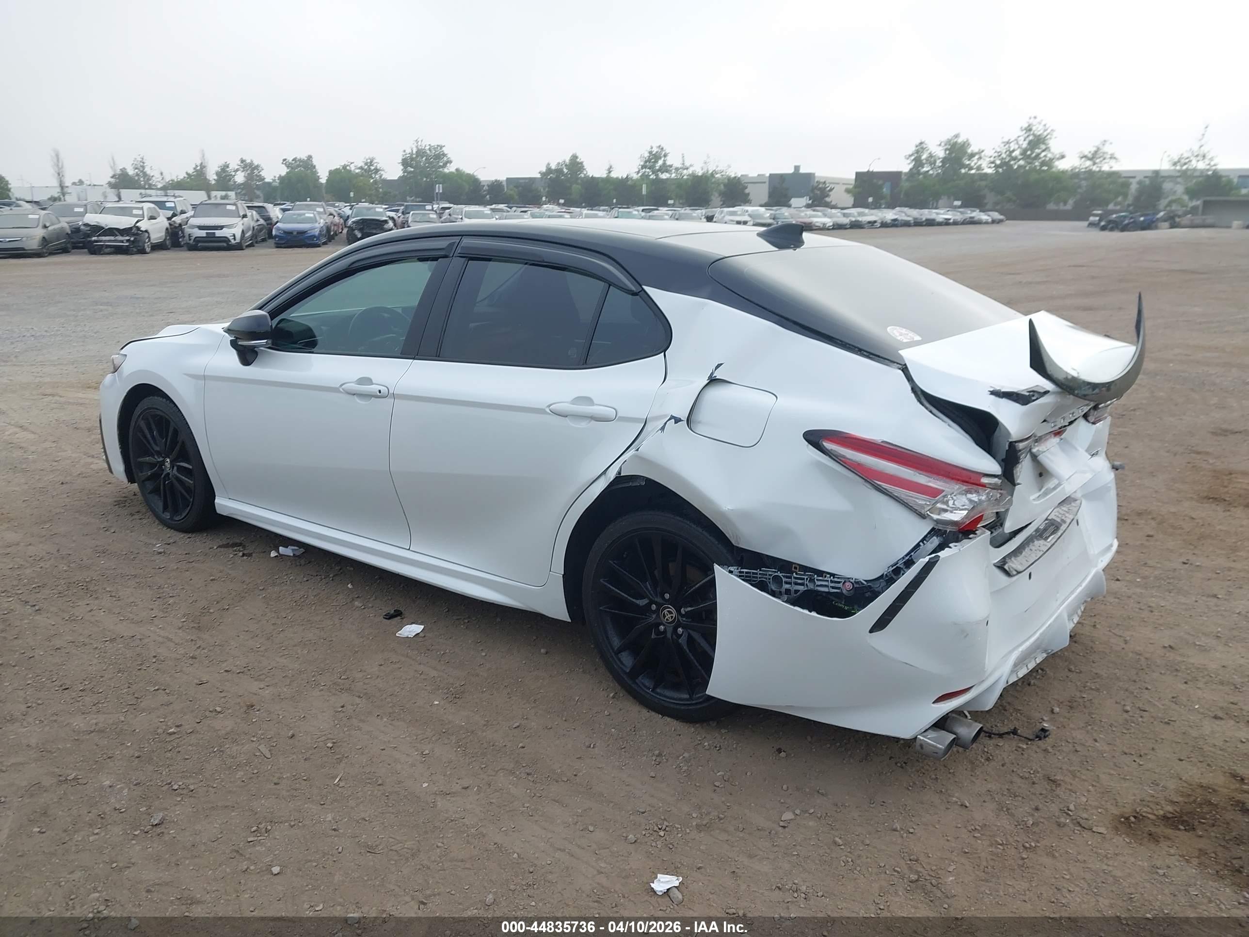 TOYOTA CAMRY image 3