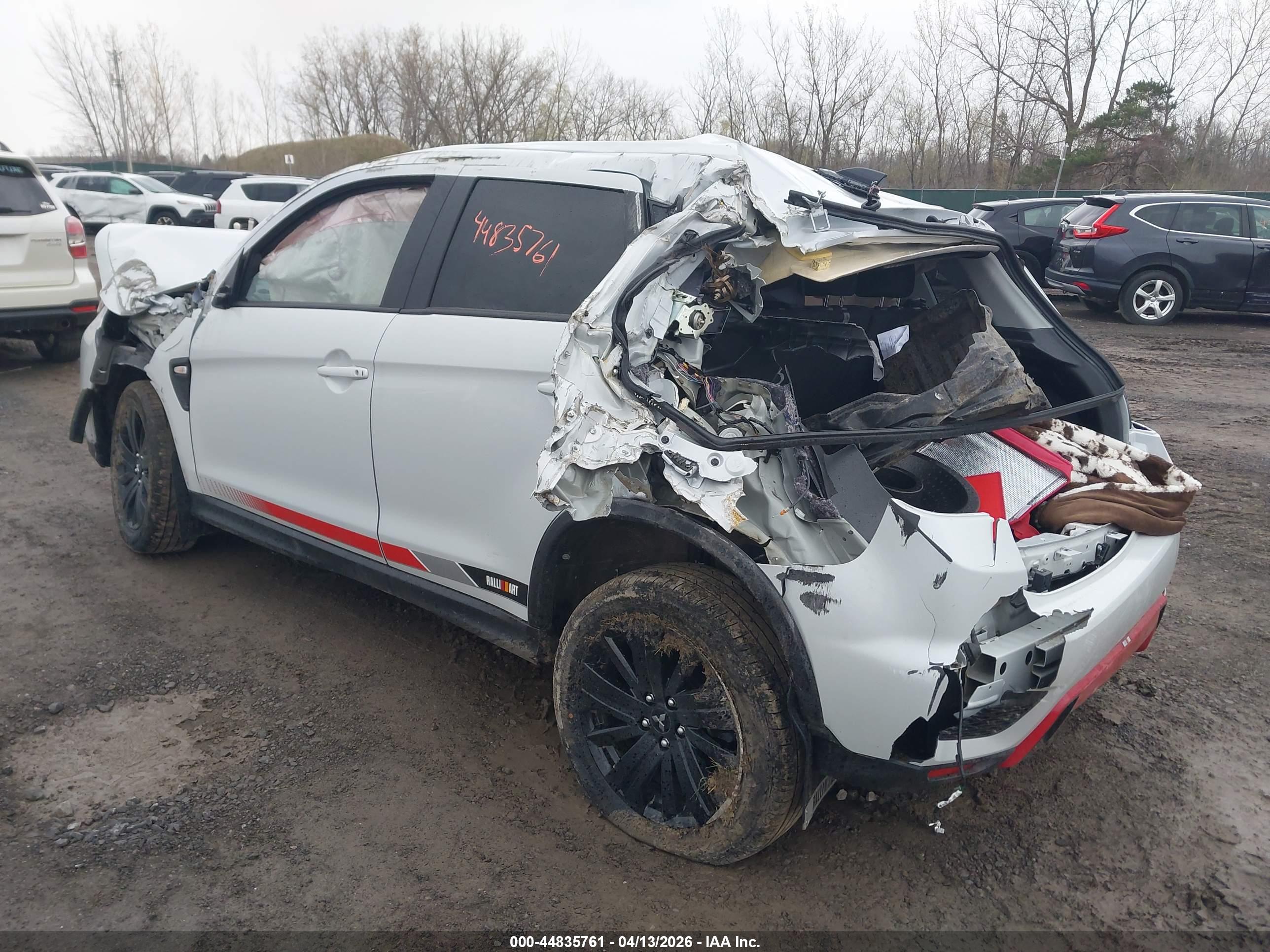 MITSUBISHI OUTLANDER image 3