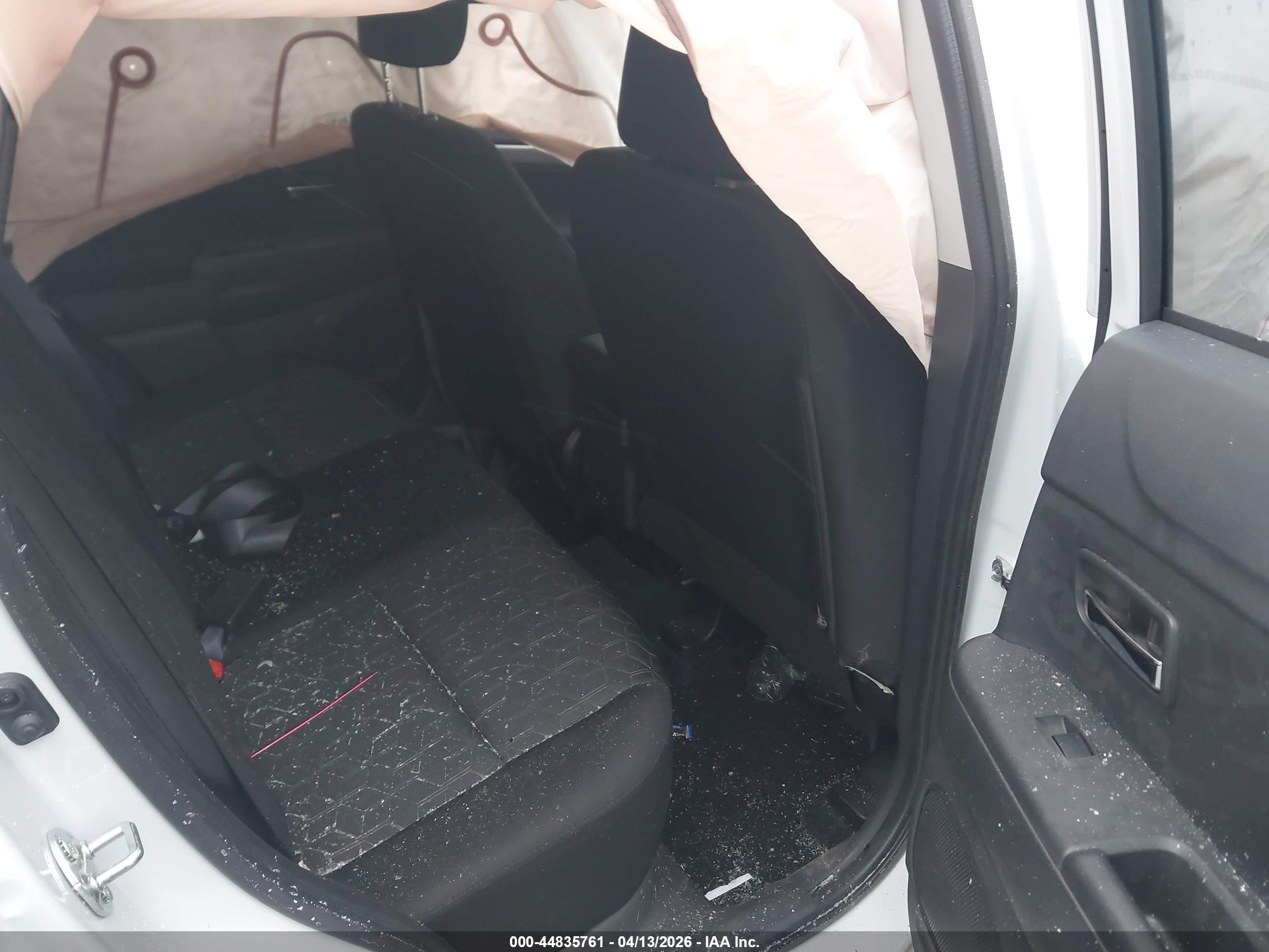 MITSUBISHI OUTLANDER image 8