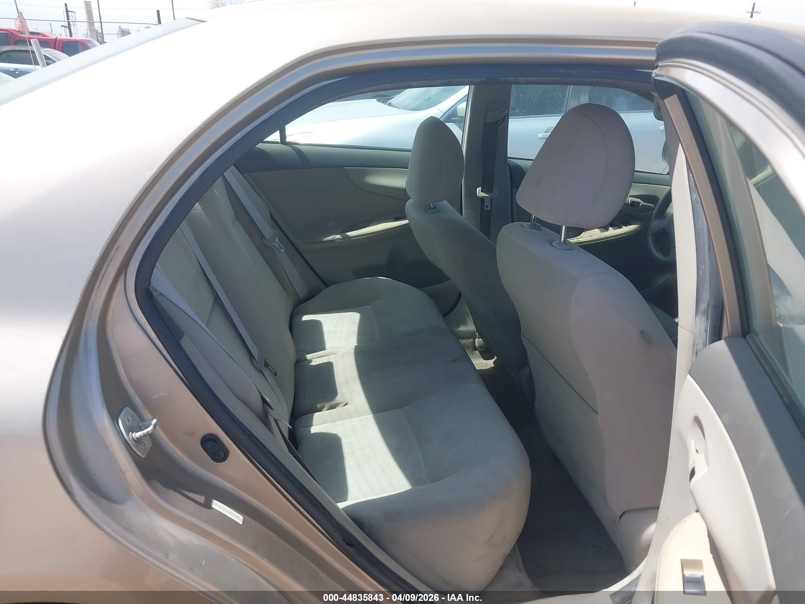 TOYOTA COROLLA image 8