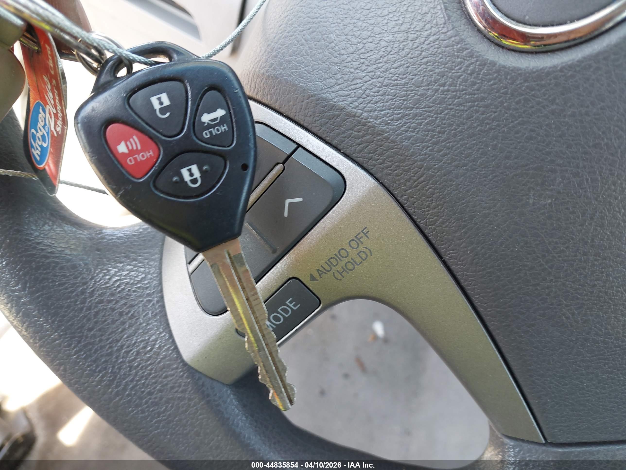TOYOTA CAMRY image 11