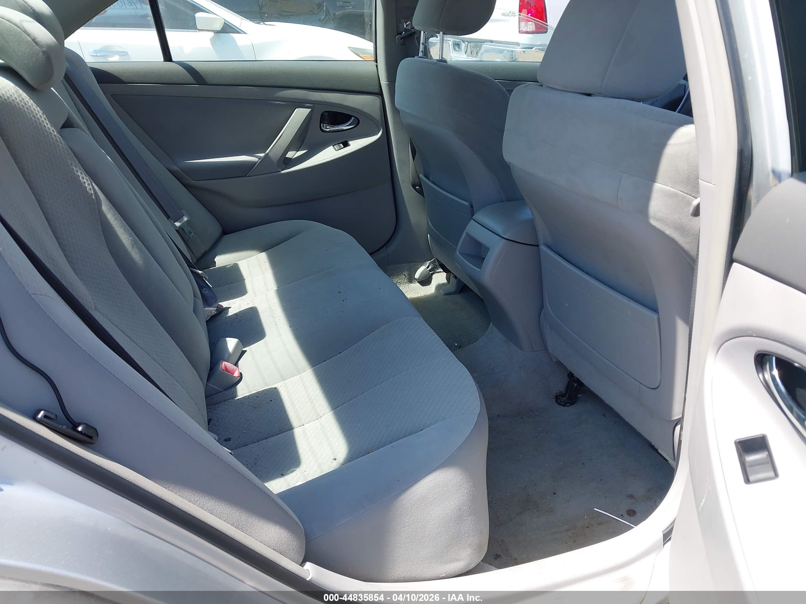 TOYOTA CAMRY image 8